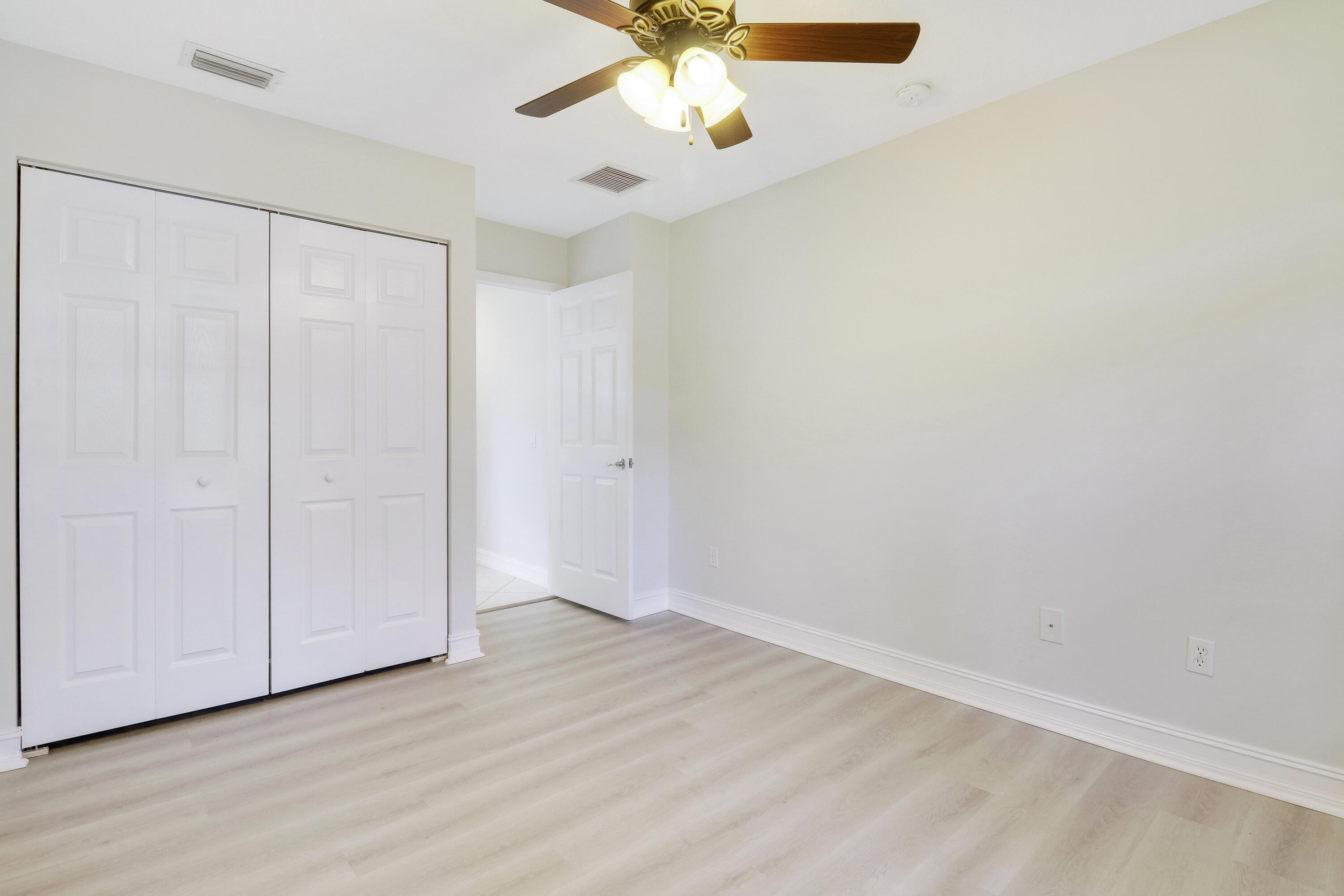 CANYON ISLES 1 - Residential Lease