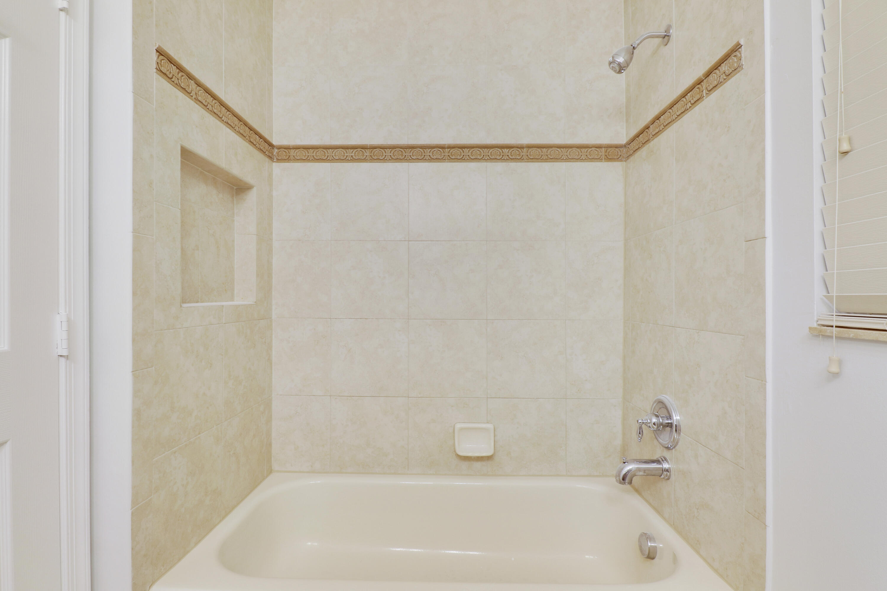 CANYON ISLES 1 - Residential Lease