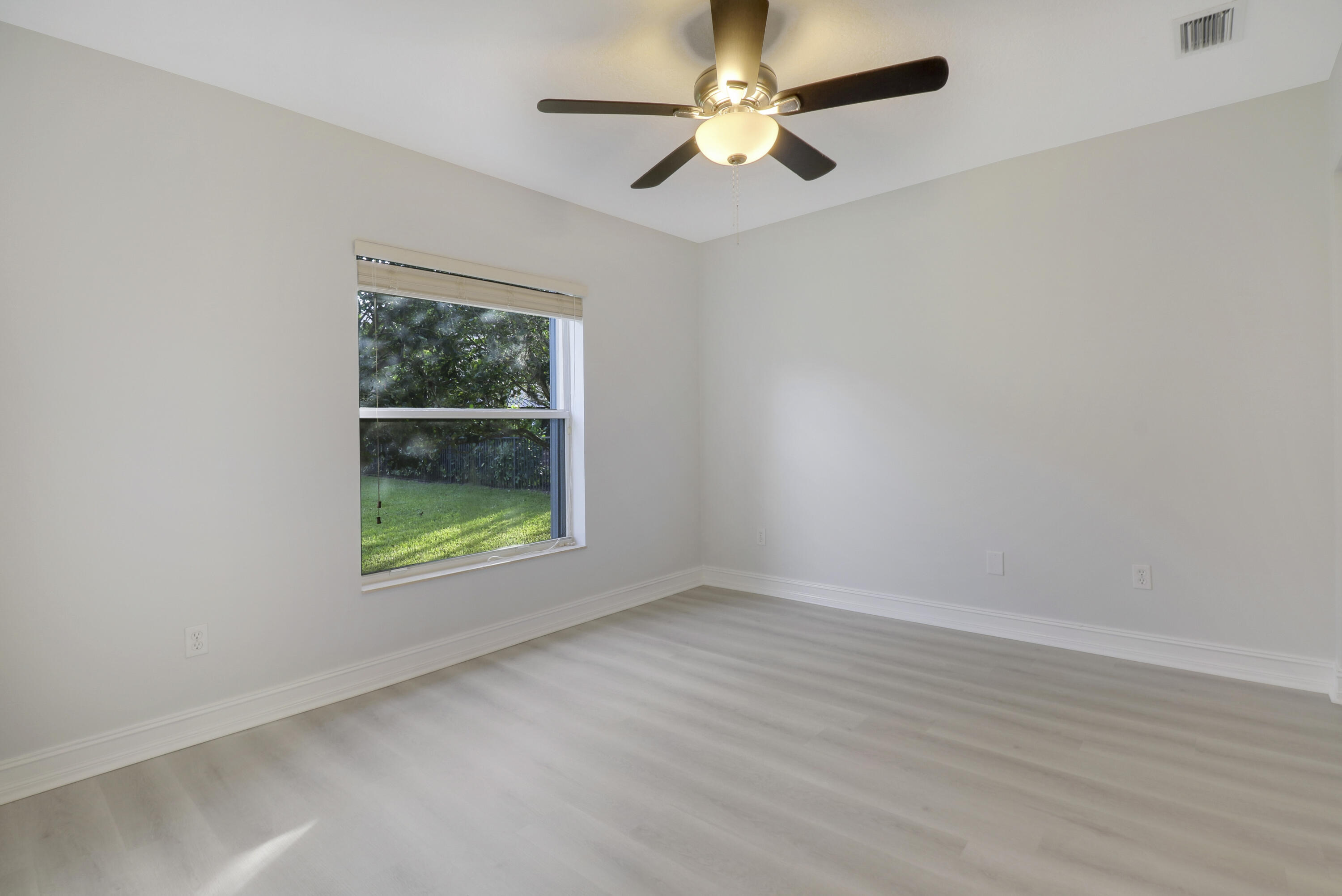 CANYON ISLES 1 - Residential Lease