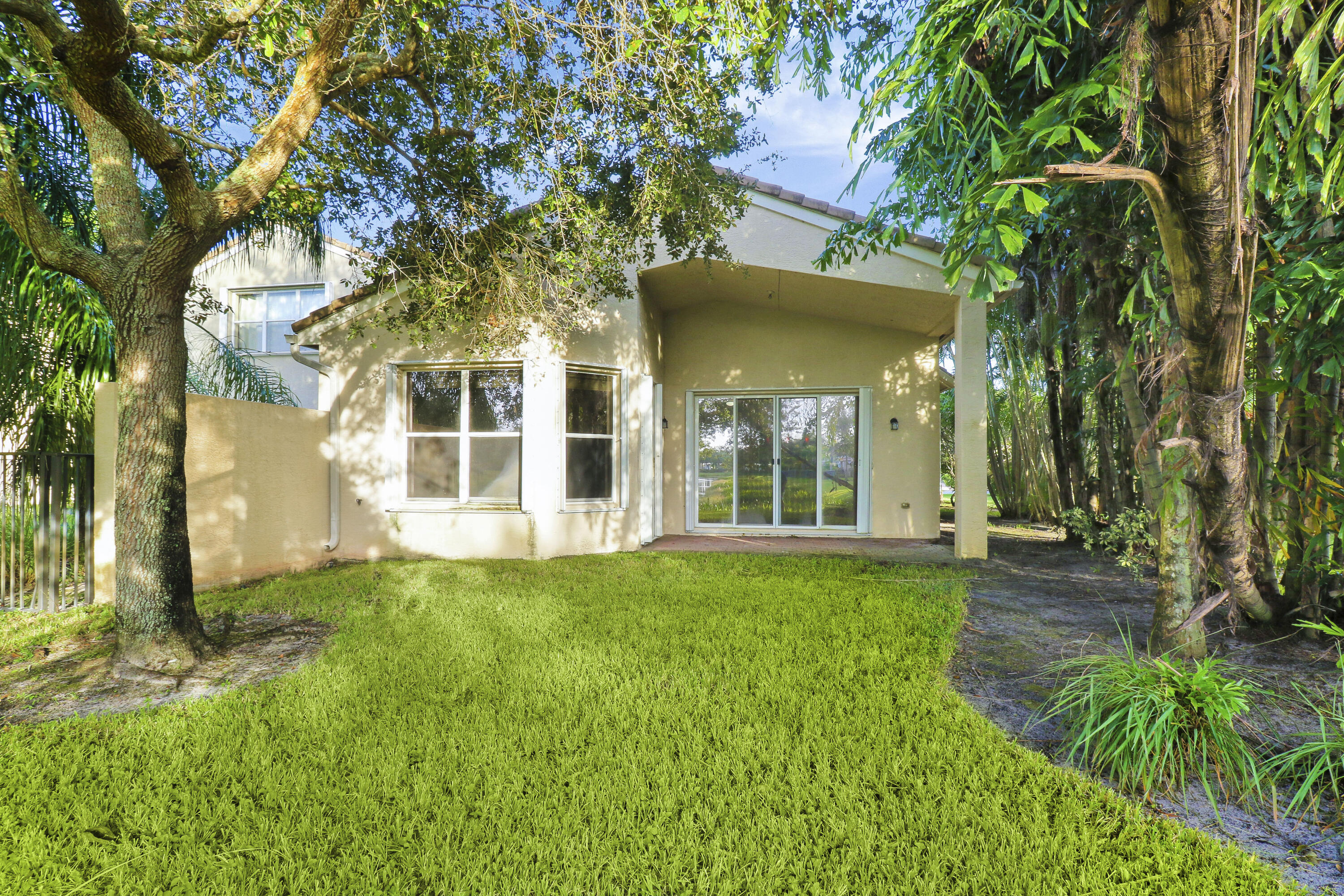 CANYON ISLES 1 - Residential Lease