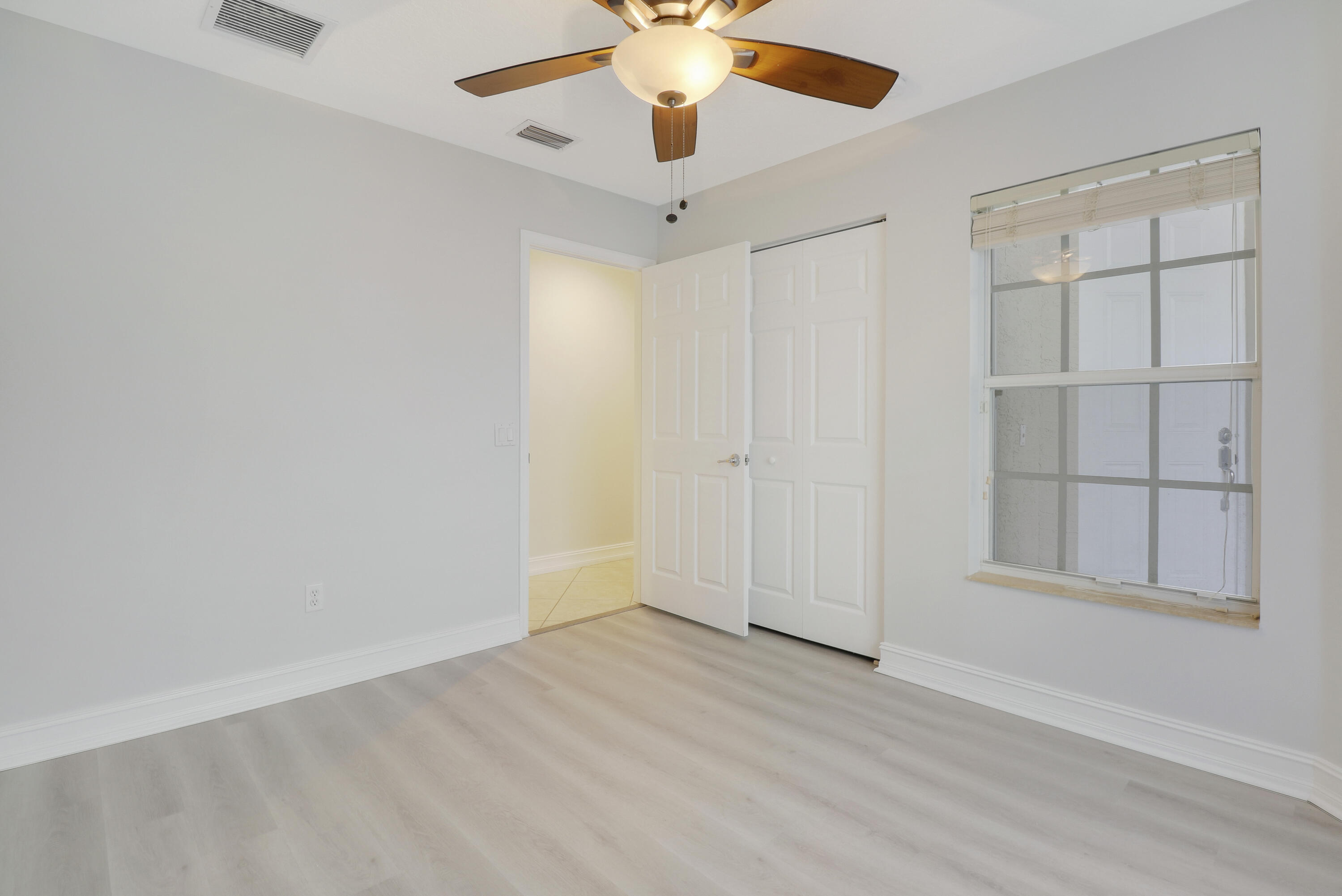 CANYON ISLES 1 - Residential Lease