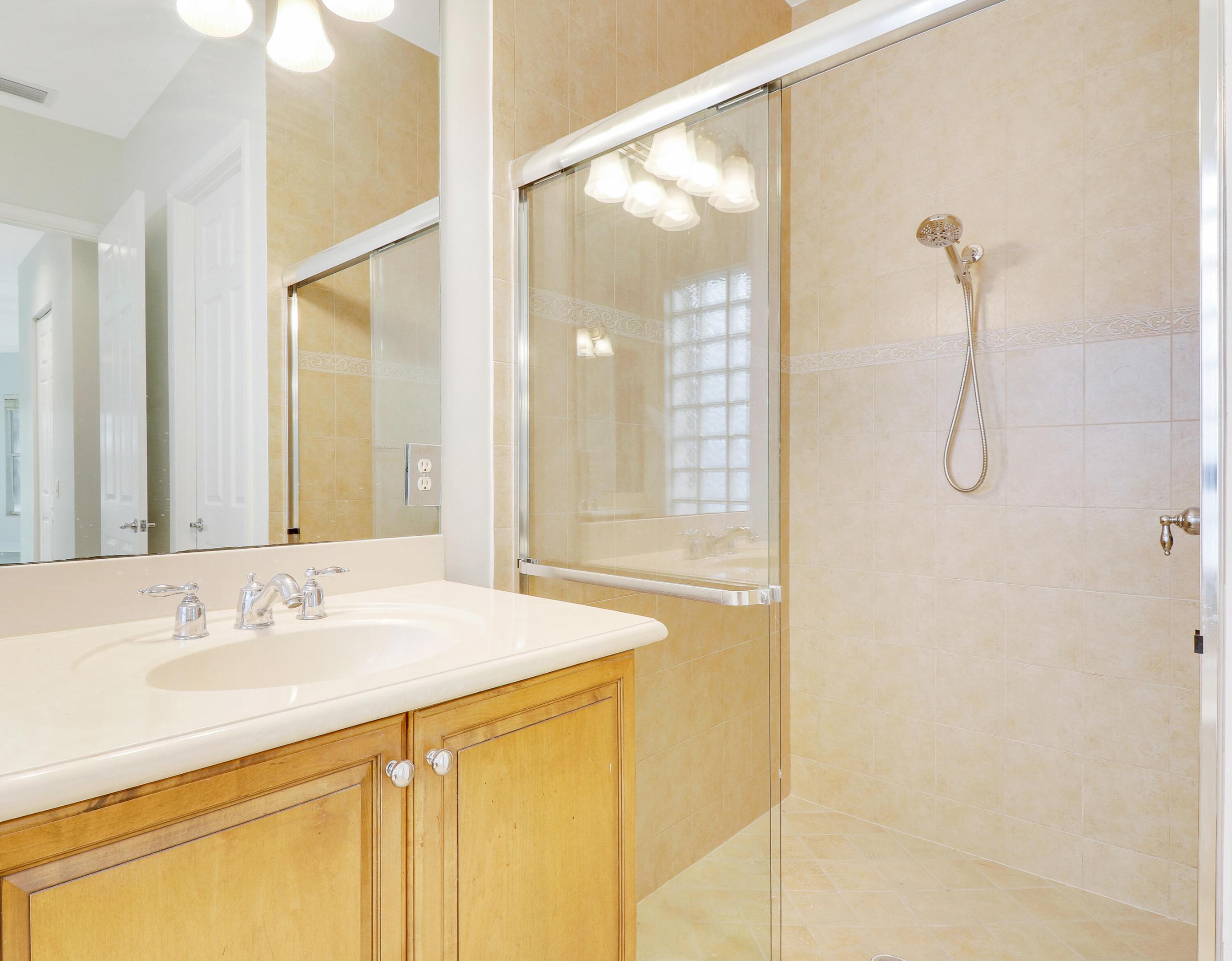 CANYON ISLES 1 - Residential Lease