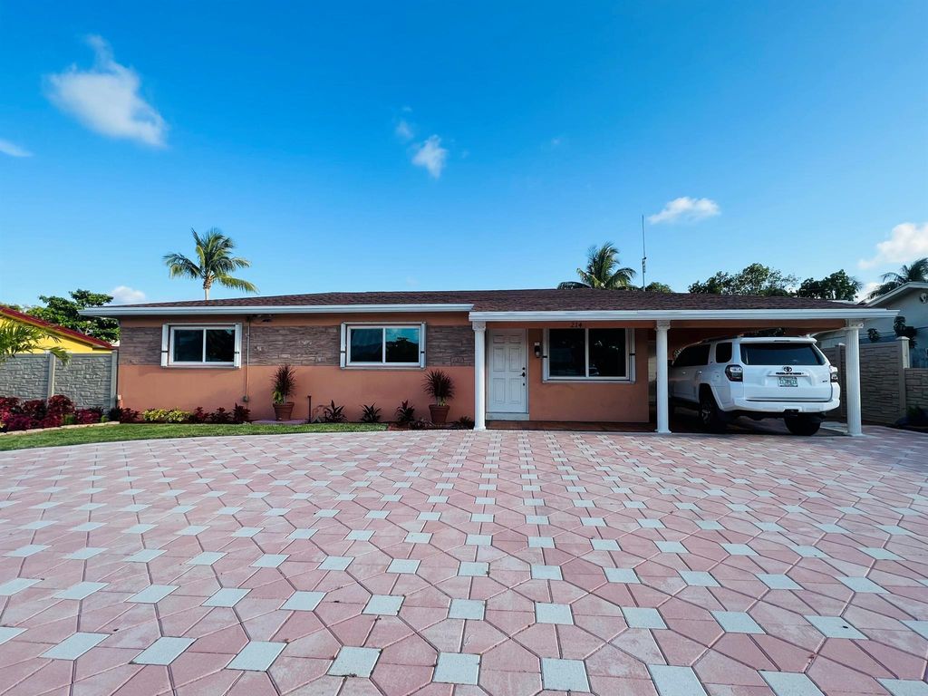 Photo of 214 SW 3rd Avenue, Boynton Beach, FL 33435 (MLS # R11007195)