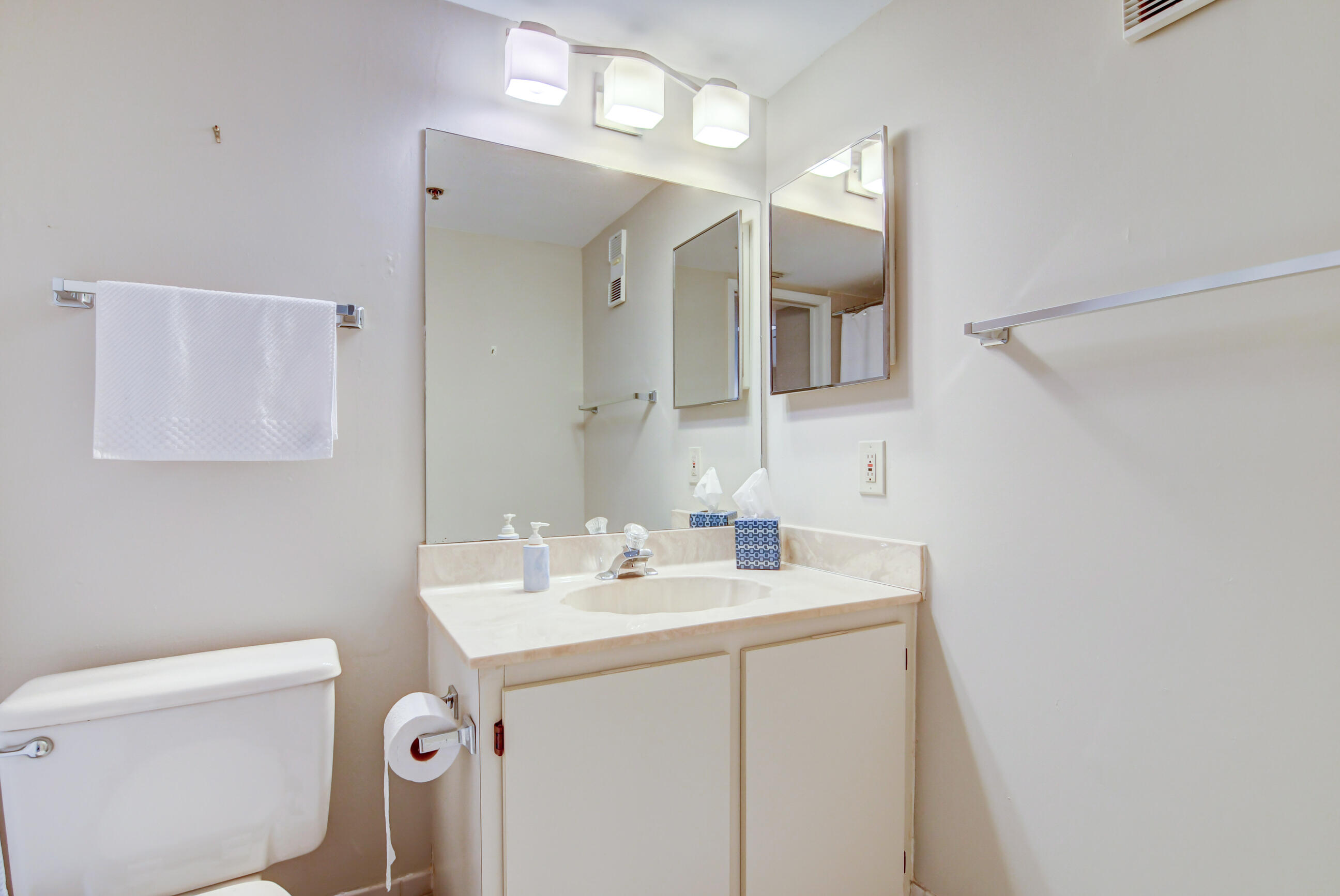 HUNTINGTON LAKES SEC FIVE CONDOS - Residential