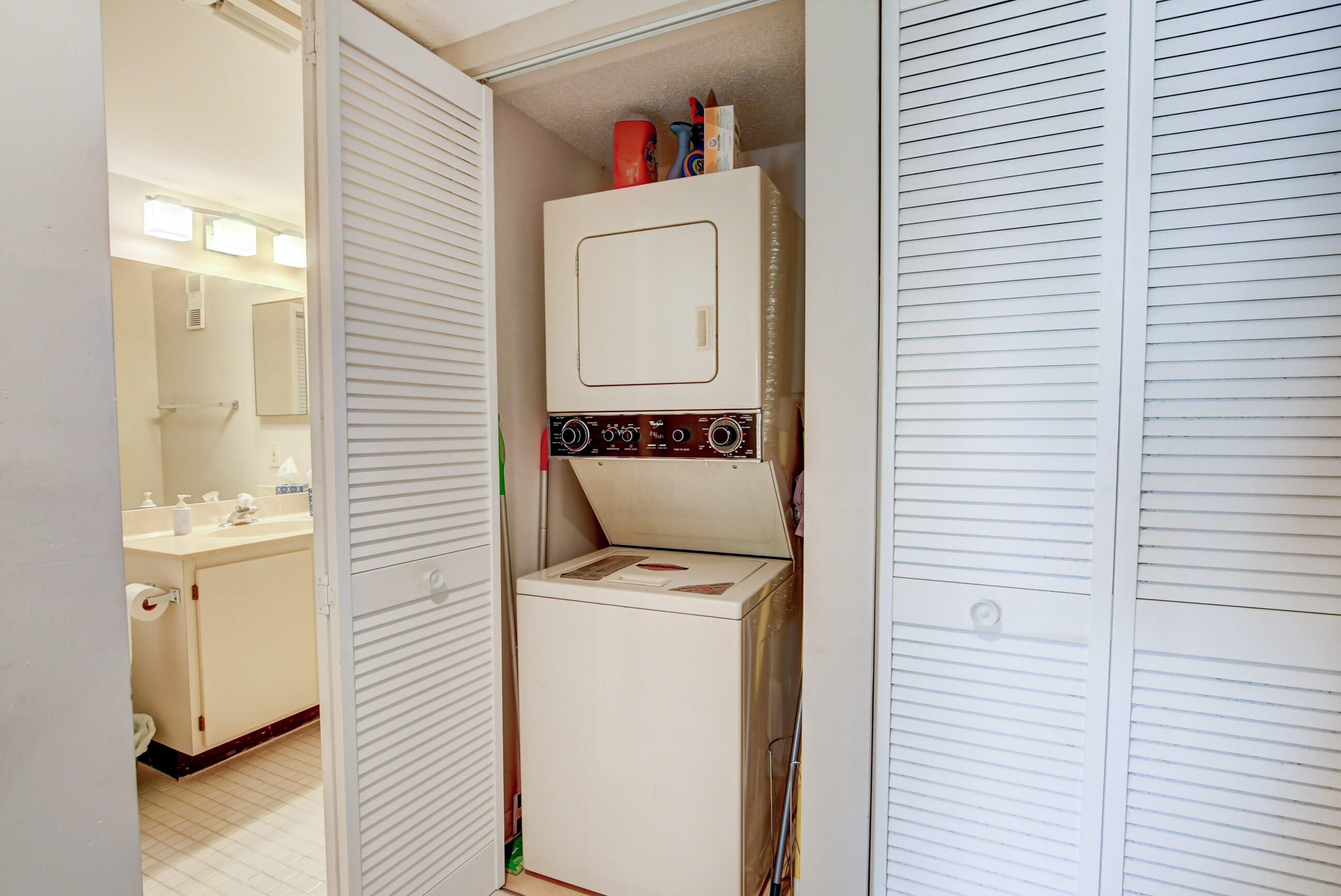 HUNTINGTON LAKES SEC FIVE CONDOS - Residential