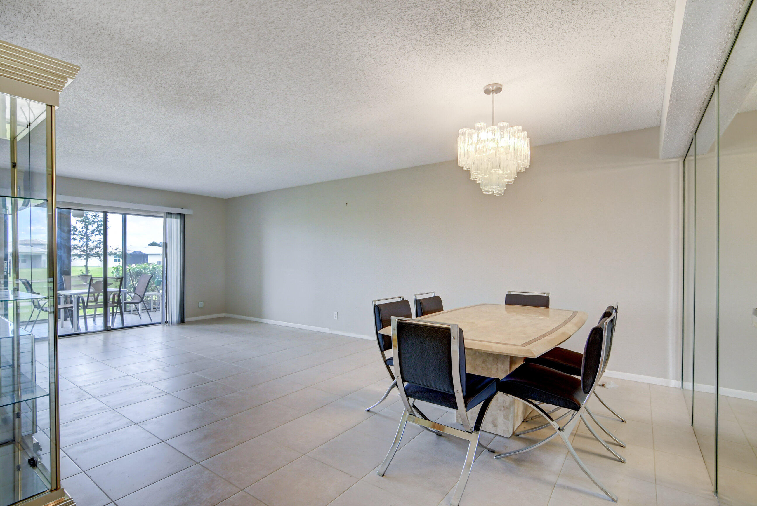 HUNTINGTON LAKES SEC FIVE CONDOS - Residential