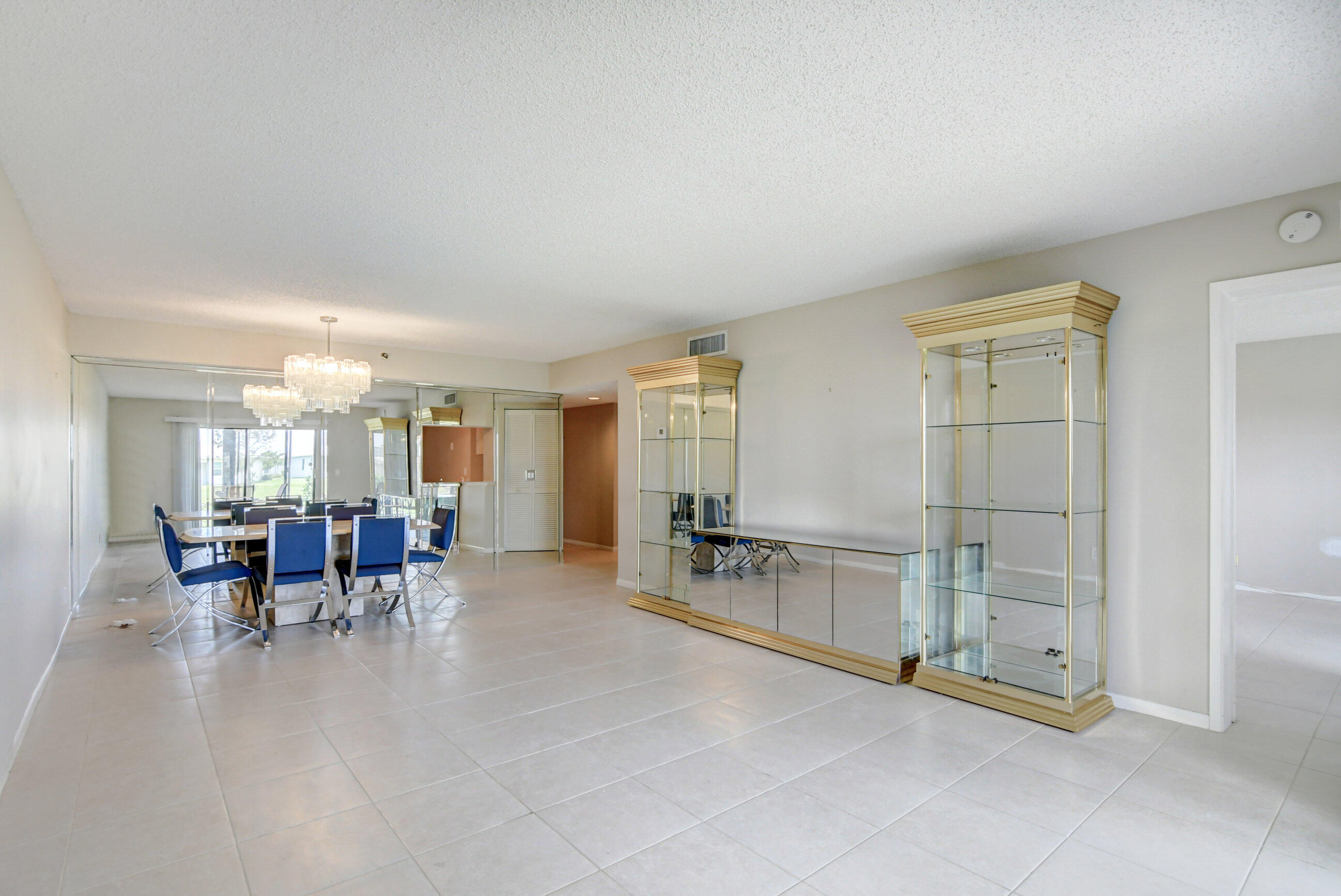 HUNTINGTON LAKES SEC FIVE CONDOS - Residential