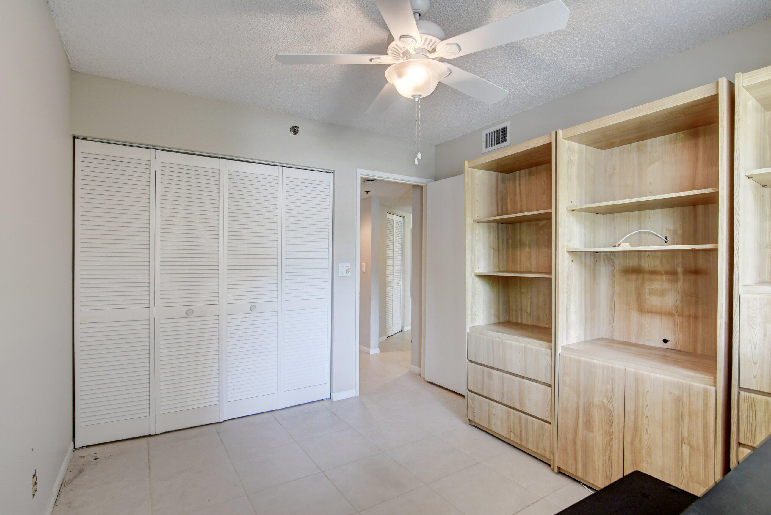 HUNTINGTON LAKES SEC FIVE CONDOS - Residential