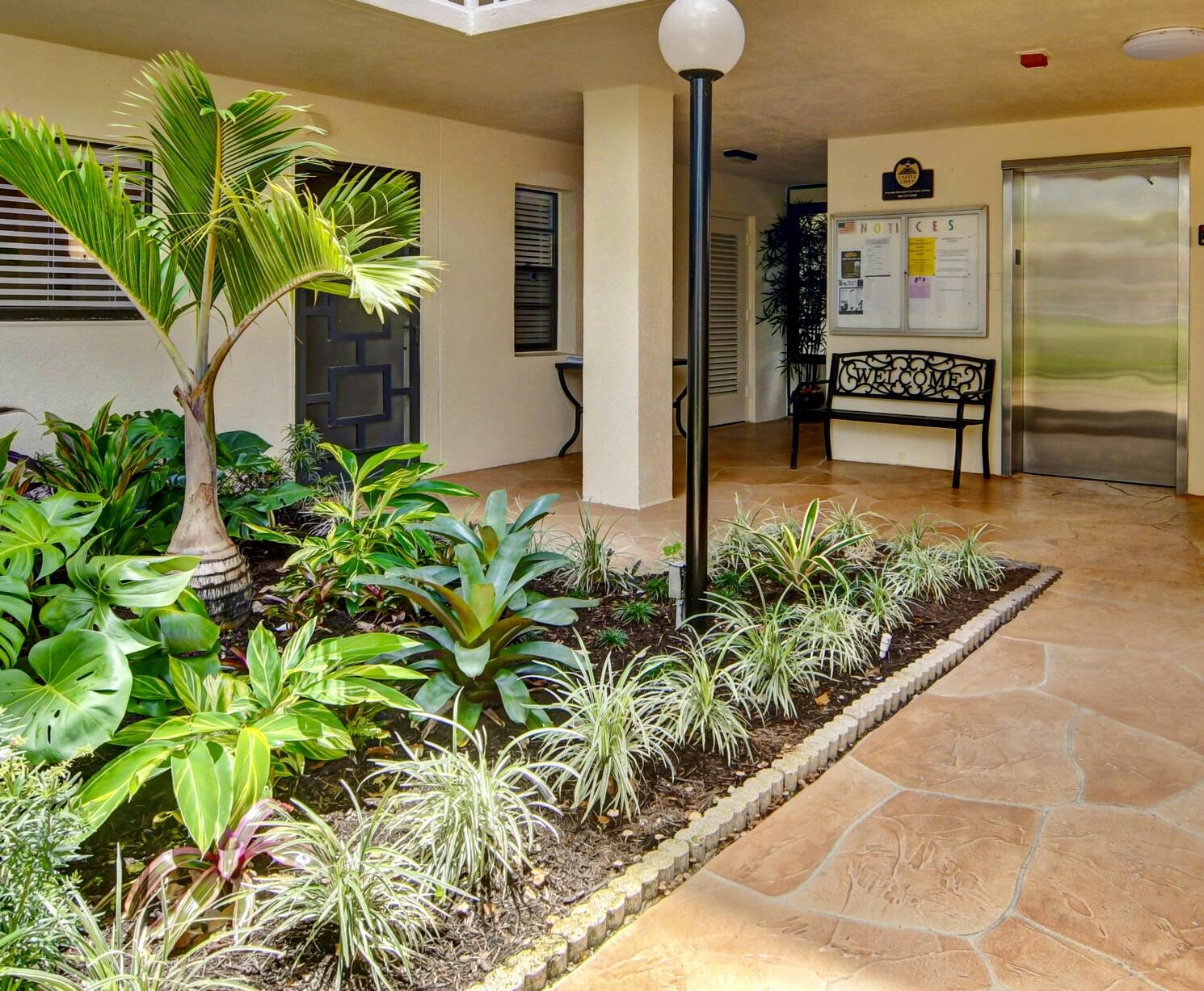 HUNTINGTON LAKES SEC FIVE CONDOS - Residential