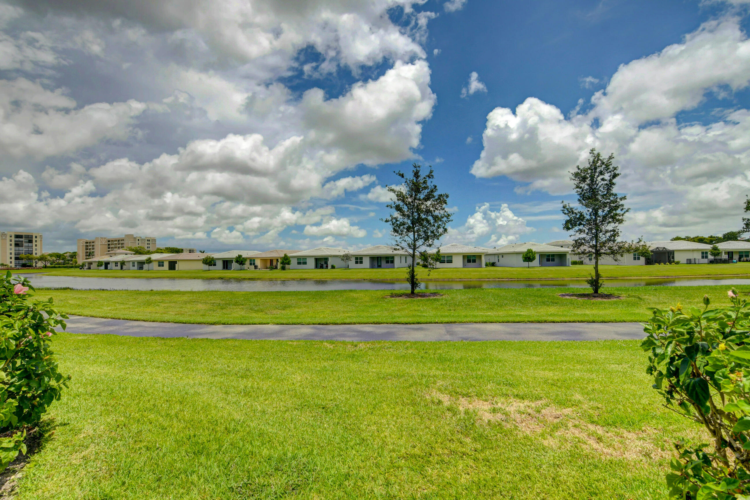 HUNTINGTON LAKES SEC FIVE CONDOS - Residential