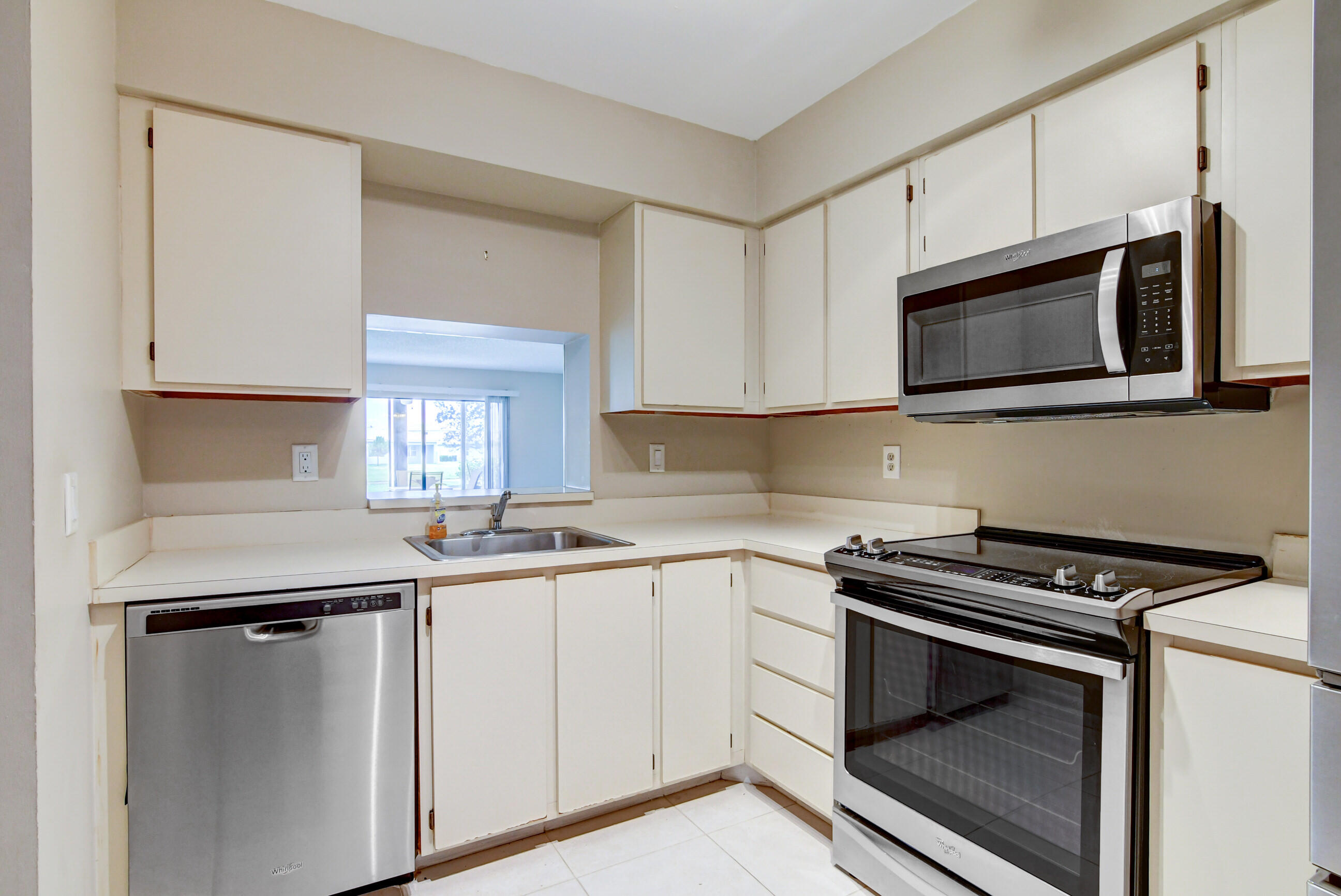 HUNTINGTON LAKES SEC FIVE CONDOS - Residential