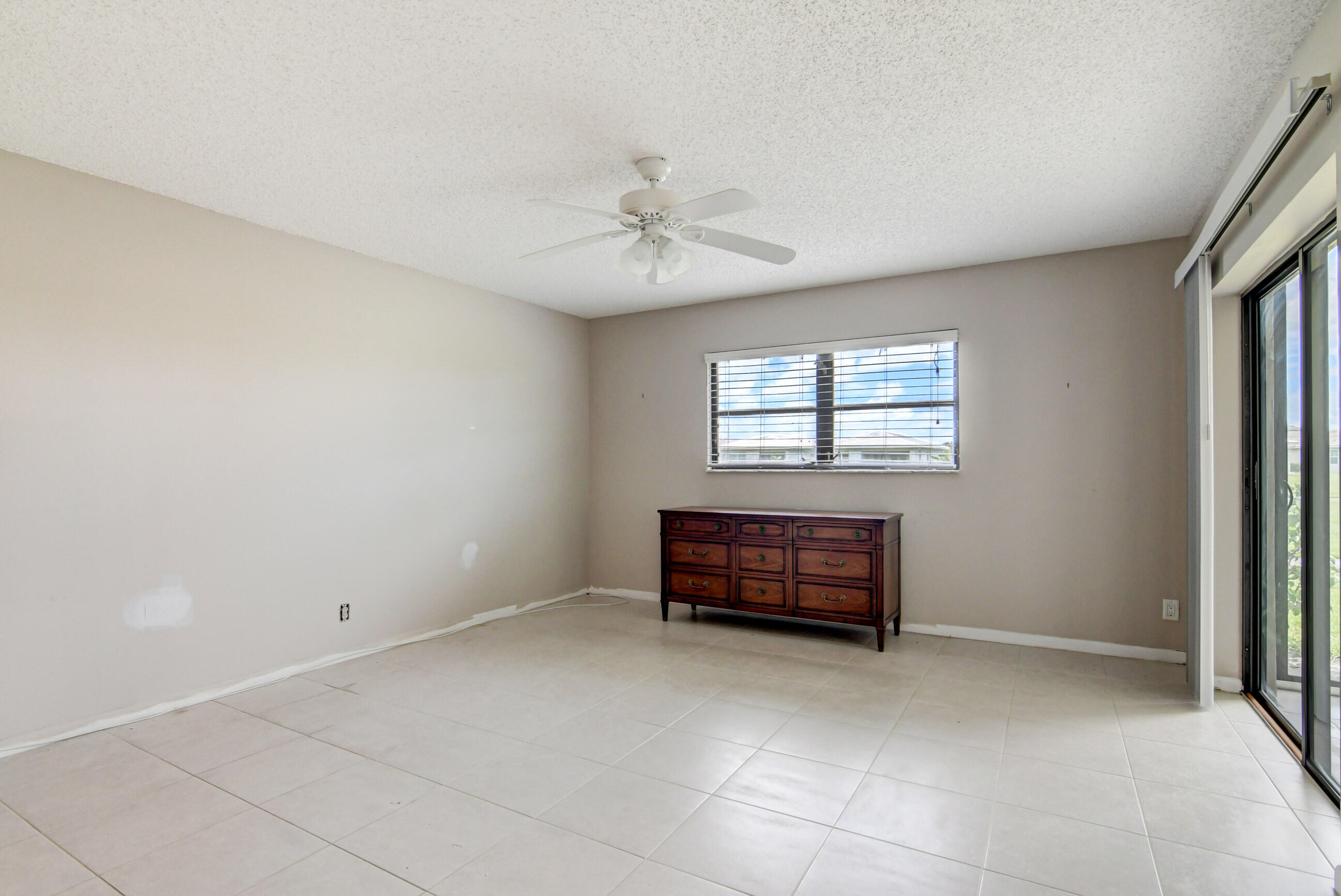 HUNTINGTON LAKES SEC FIVE CONDOS - Residential