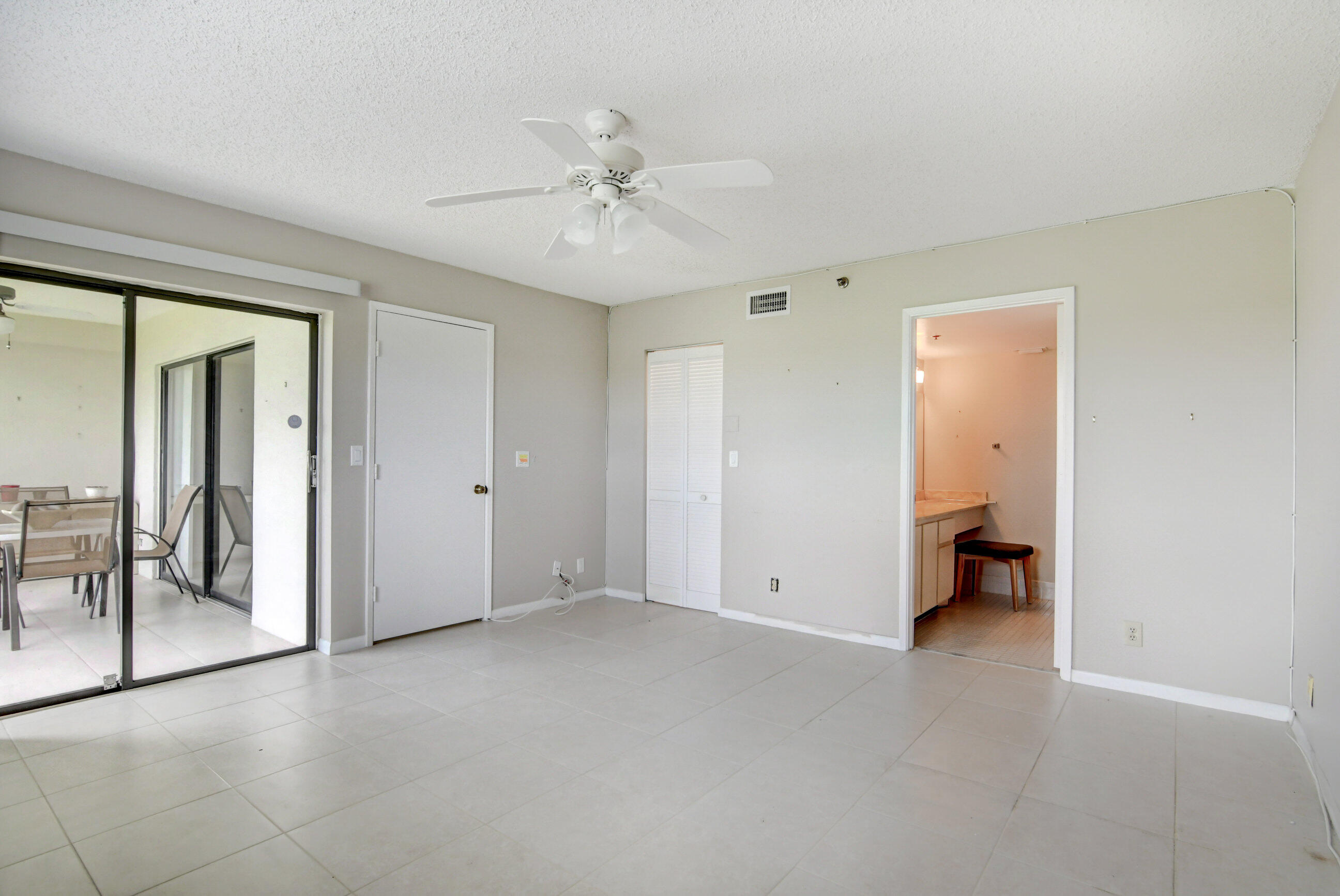 HUNTINGTON LAKES SEC FIVE CONDOS - Residential