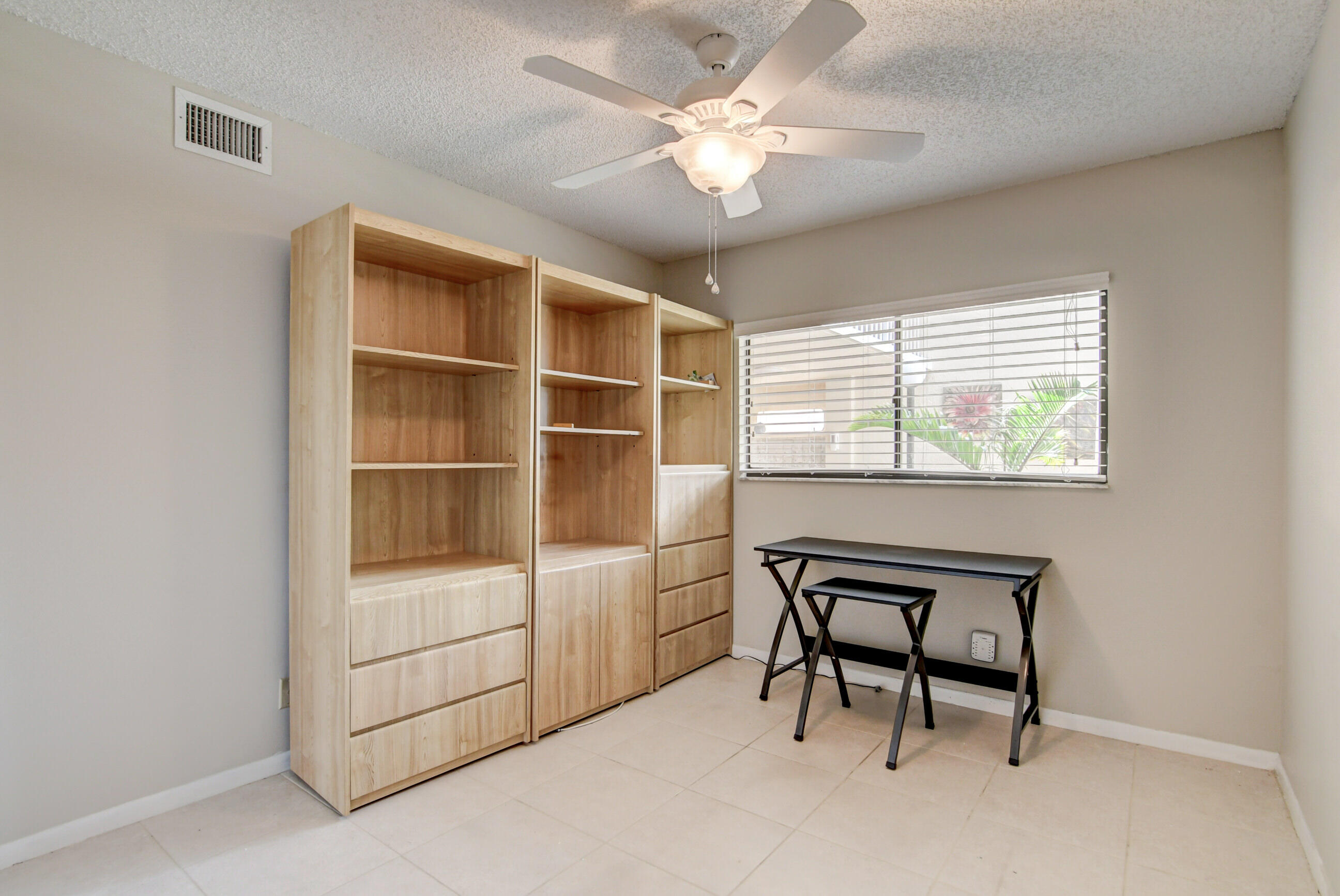 HUNTINGTON LAKES SEC FIVE CONDOS - Residential