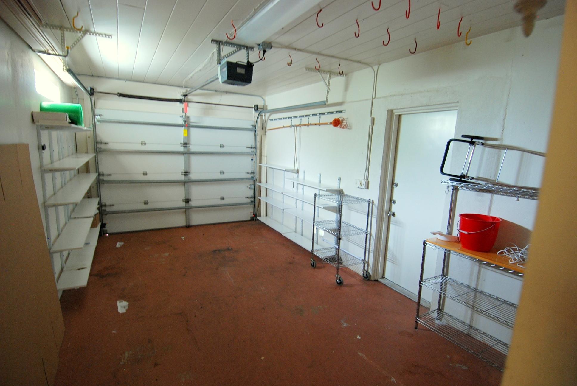 HALLER & GROOTMANS - Residential Lease