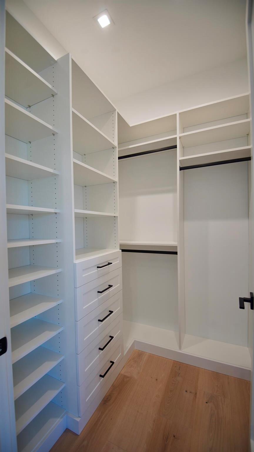 PIRATES COVE - Residential