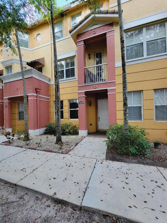 Large unit with 3 levels ready to move in. Features include tile in living areas. Recently renovated. Shoma Courtyards is an all ages gated community with a pool, clubhouse and fitness center located close to major roads, schools, shopping and dining. Property is move in ready. HOA requires tenant to put a deposit down for HOA equals to 1 month of rent.