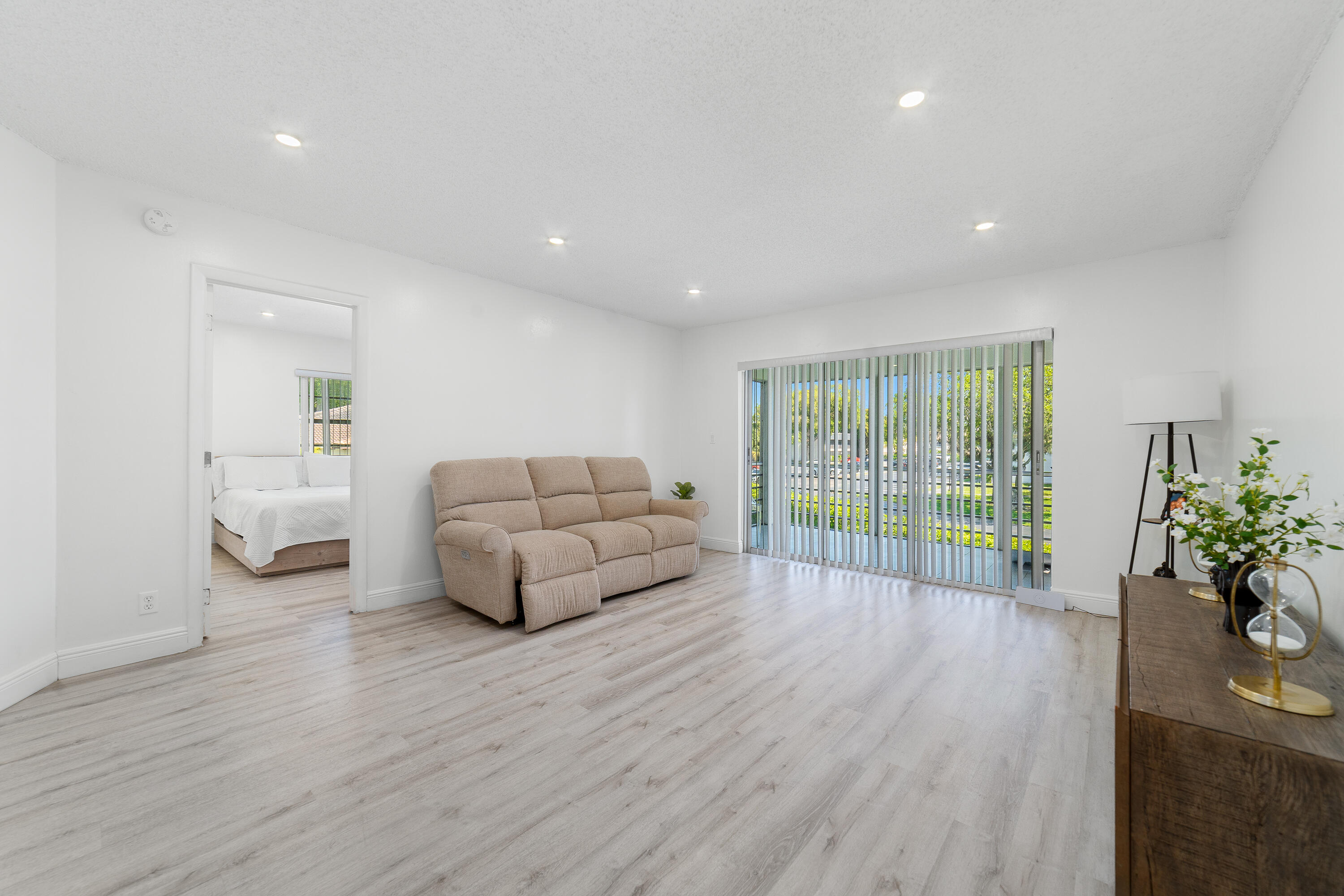 CORAL GARDENS CONDO - Residential