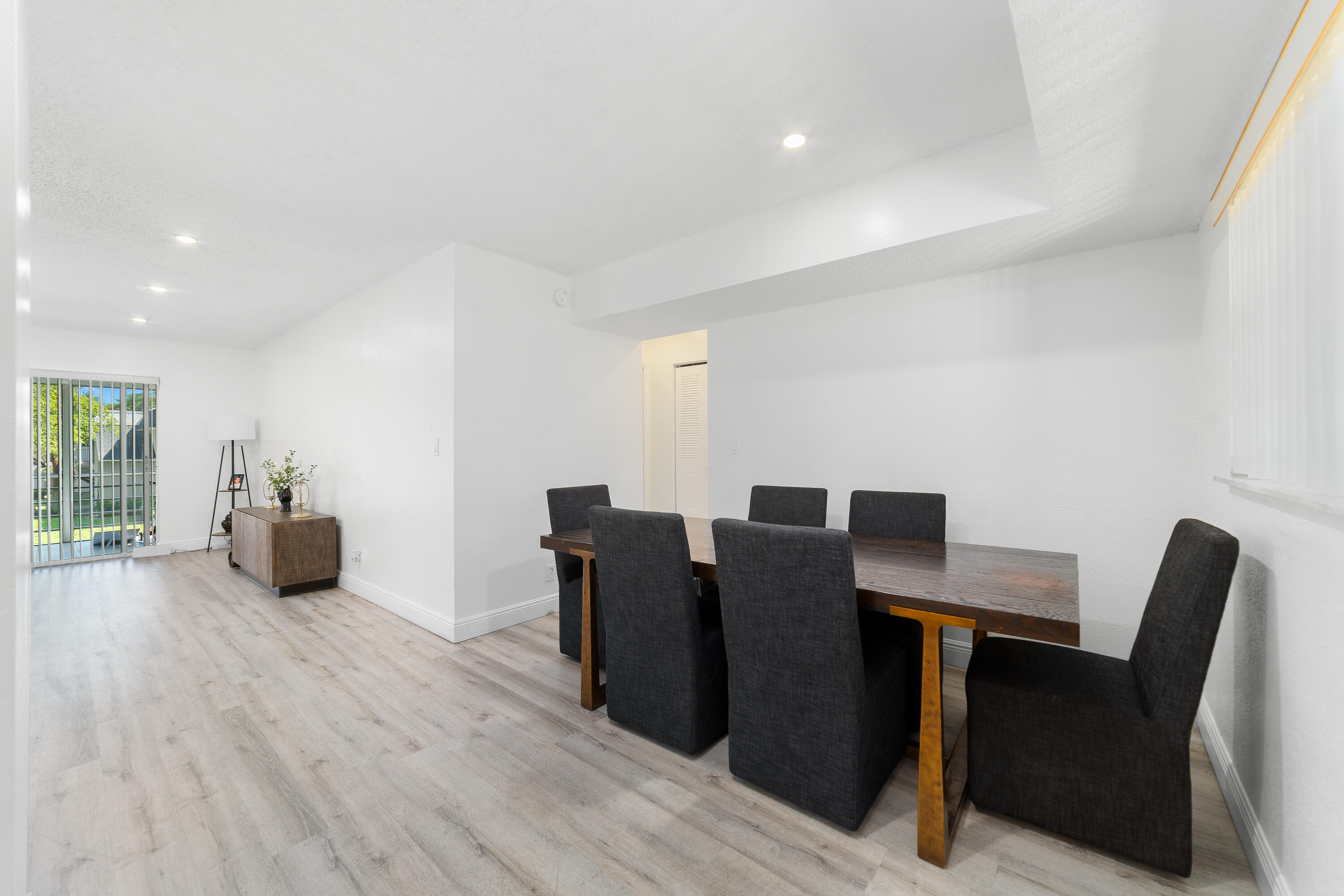 CORAL GARDENS CONDO - Residential