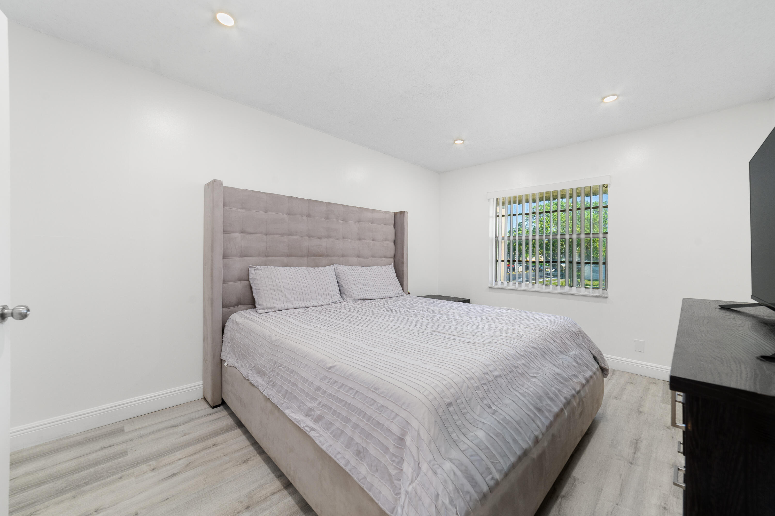 CORAL GARDENS CONDO - Residential