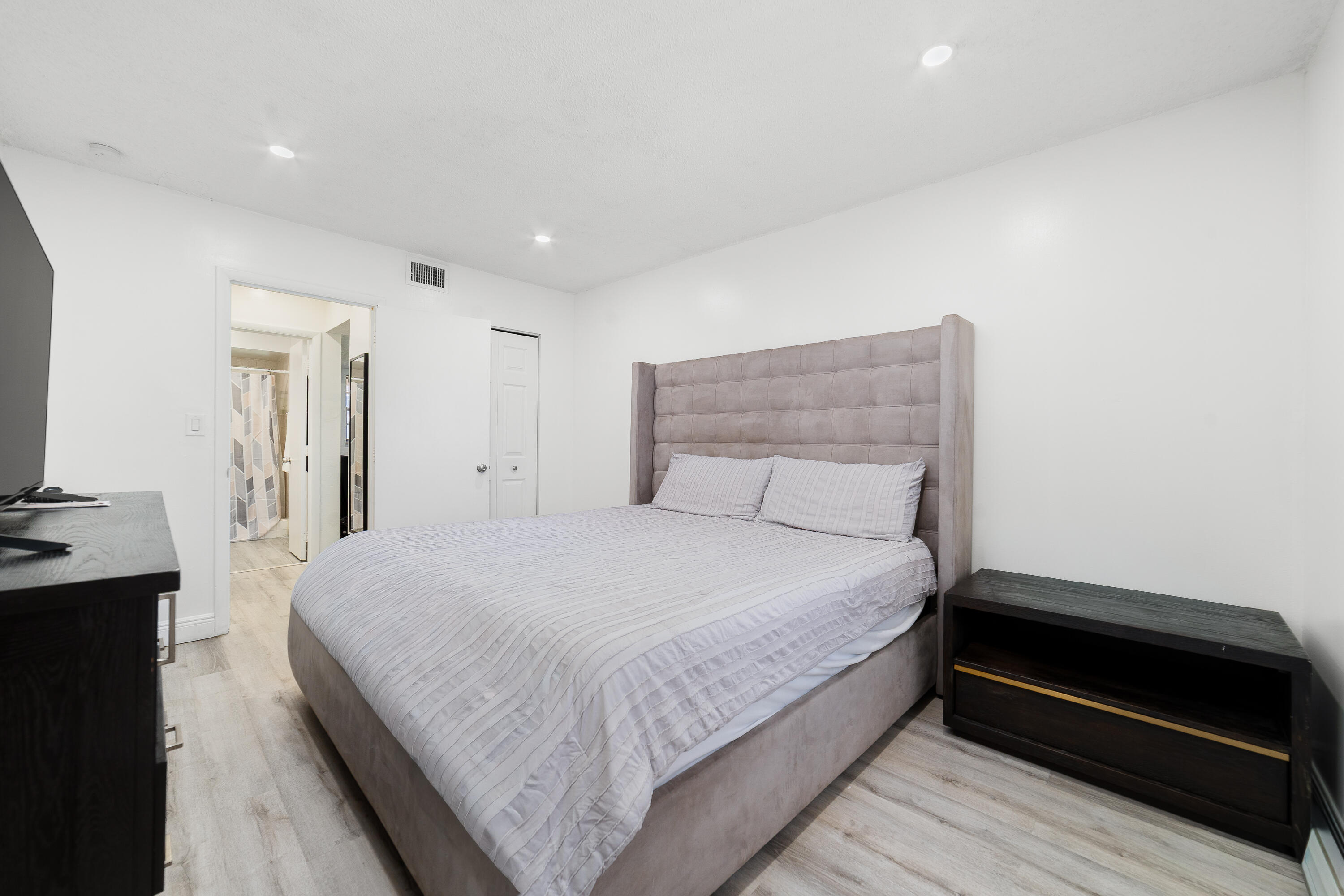 CORAL GARDENS CONDO - Residential