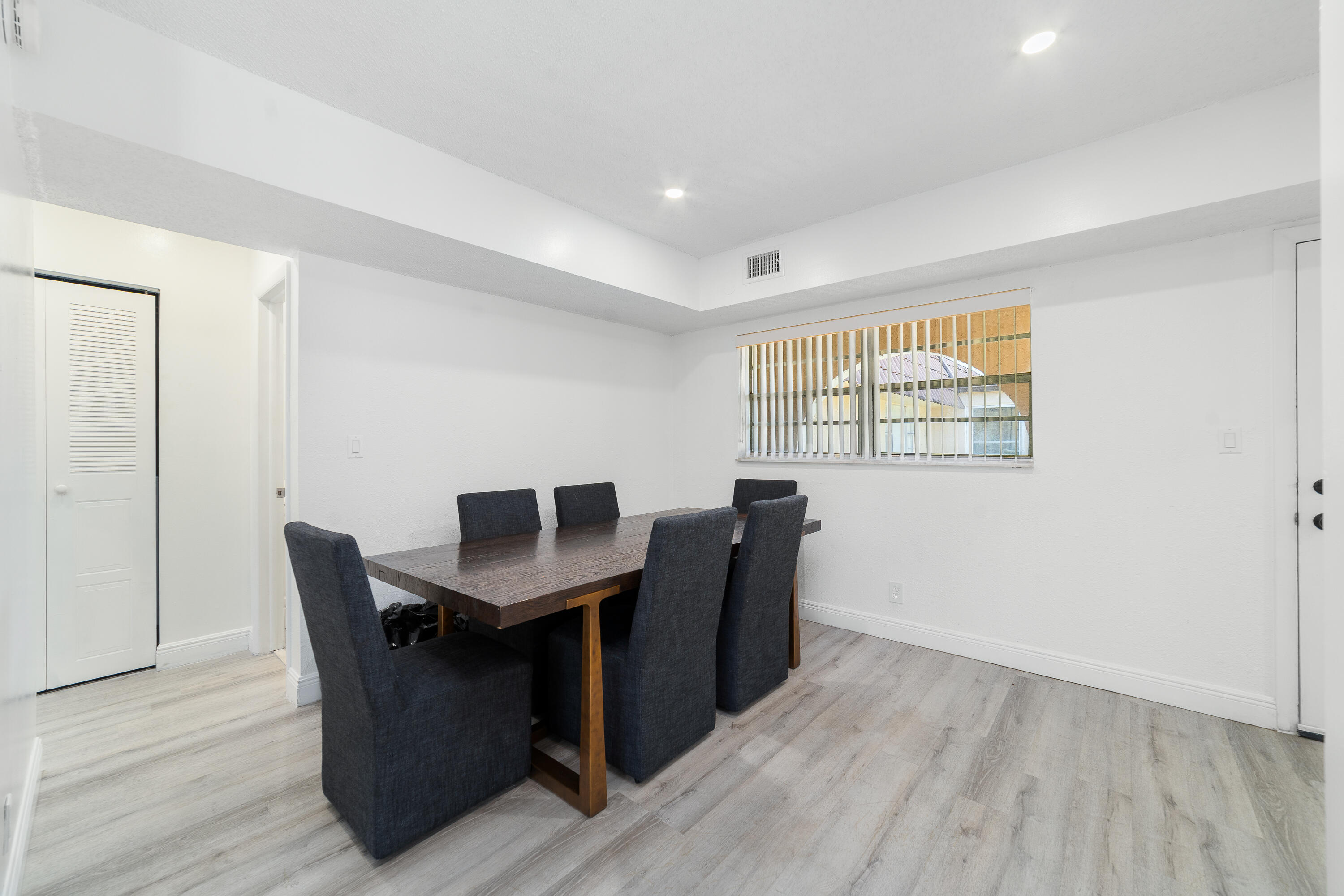 CORAL GARDENS CONDO - Residential