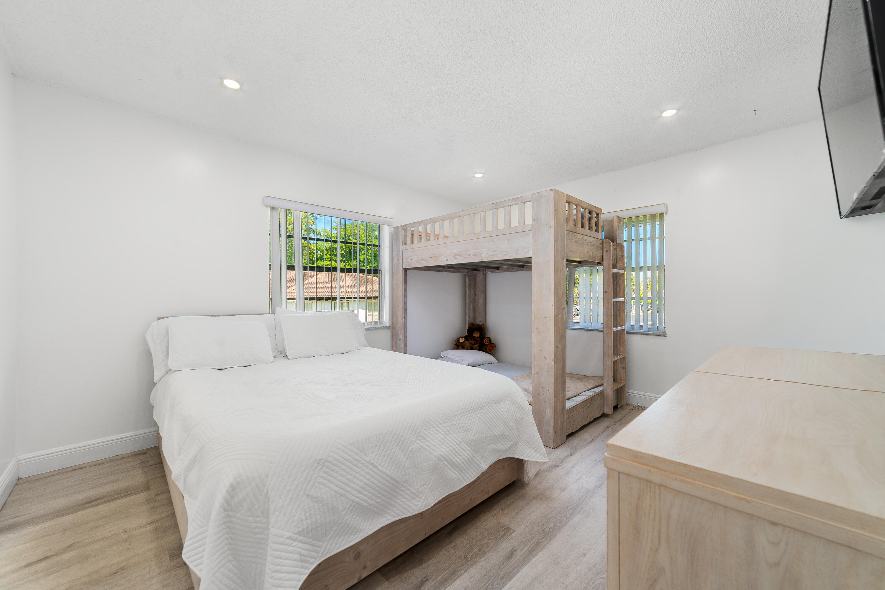 CORAL GARDENS CONDO - Residential