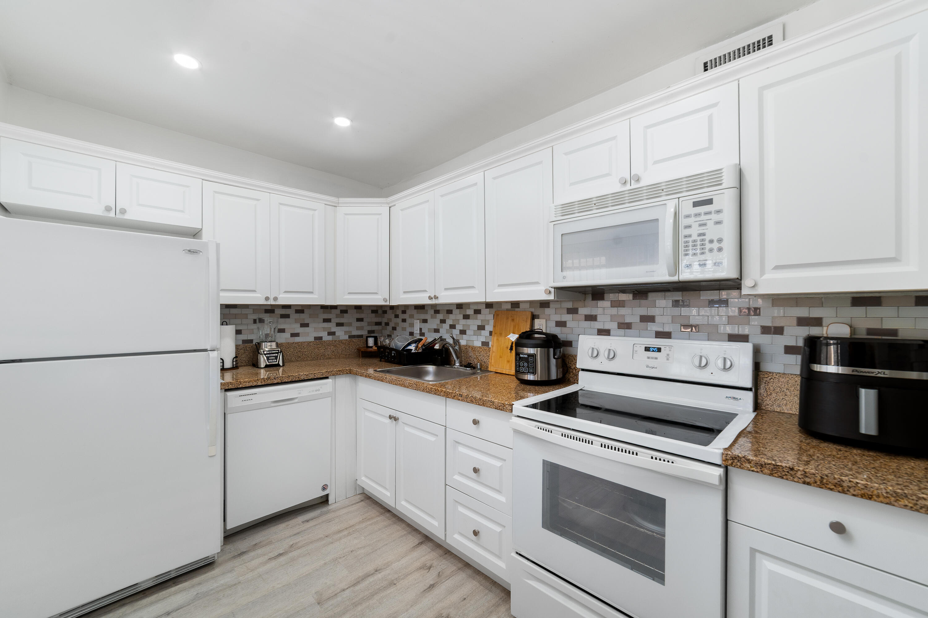 CORAL GARDENS CONDO - Residential