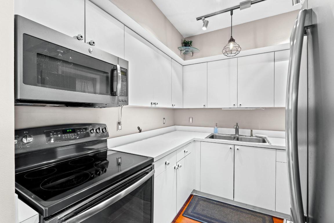 FOUR SEA SUNS CONDOMINIUMS PARCELS 1 TO 10 IN POST - Residential