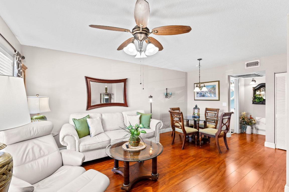 FOUR SEA SUNS CONDOMINIUMS PARCELS 1 TO 10 IN POST - Residential