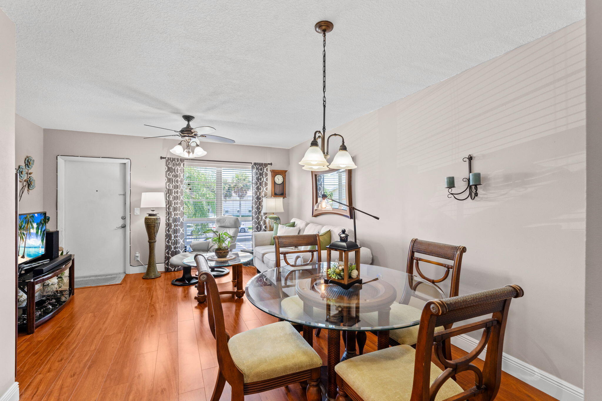 FOUR SEA SUNS CONDOMINIUM - Residential