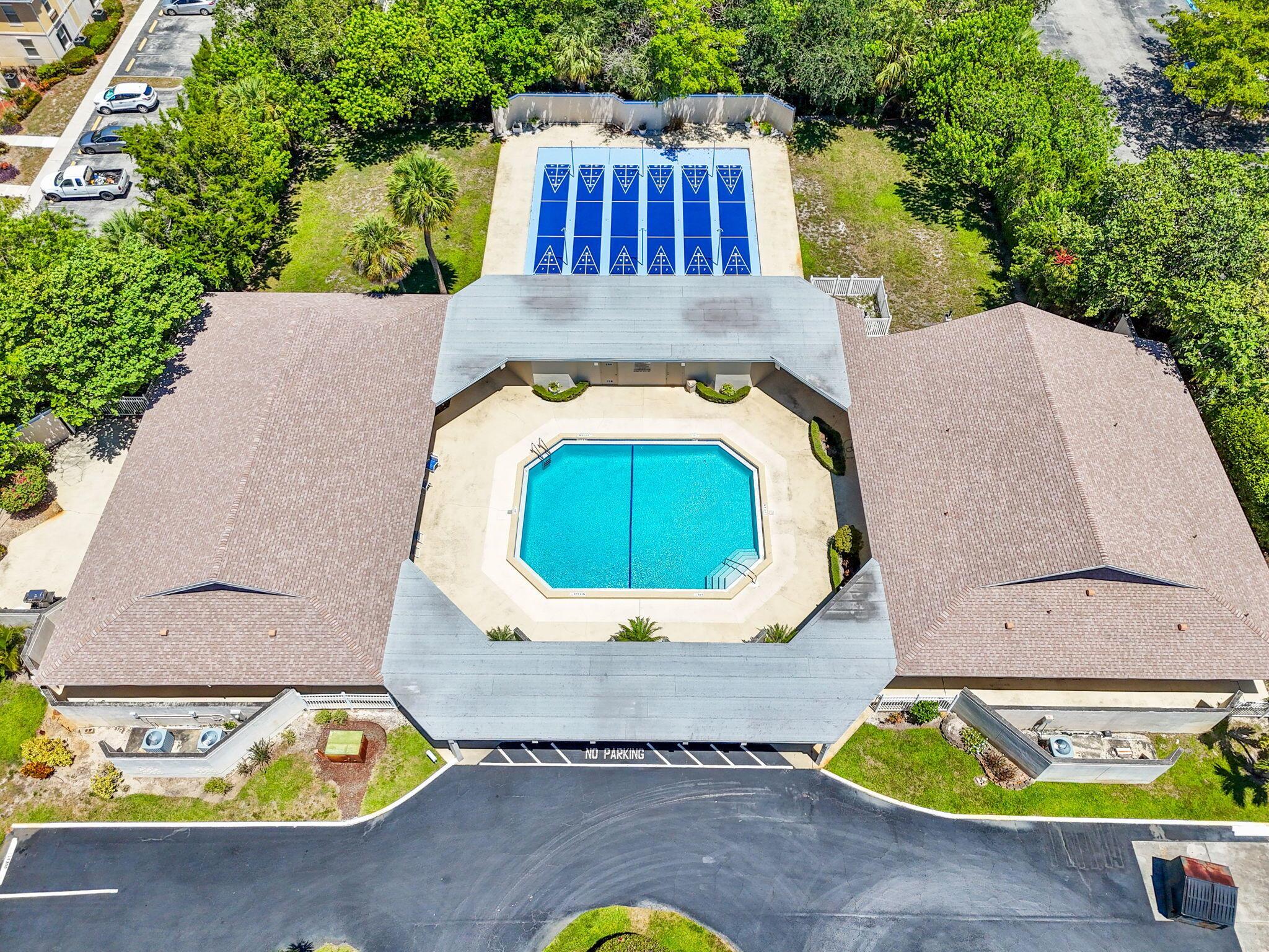 FOUR SEA SUNS CONDOMINIUM - Residential