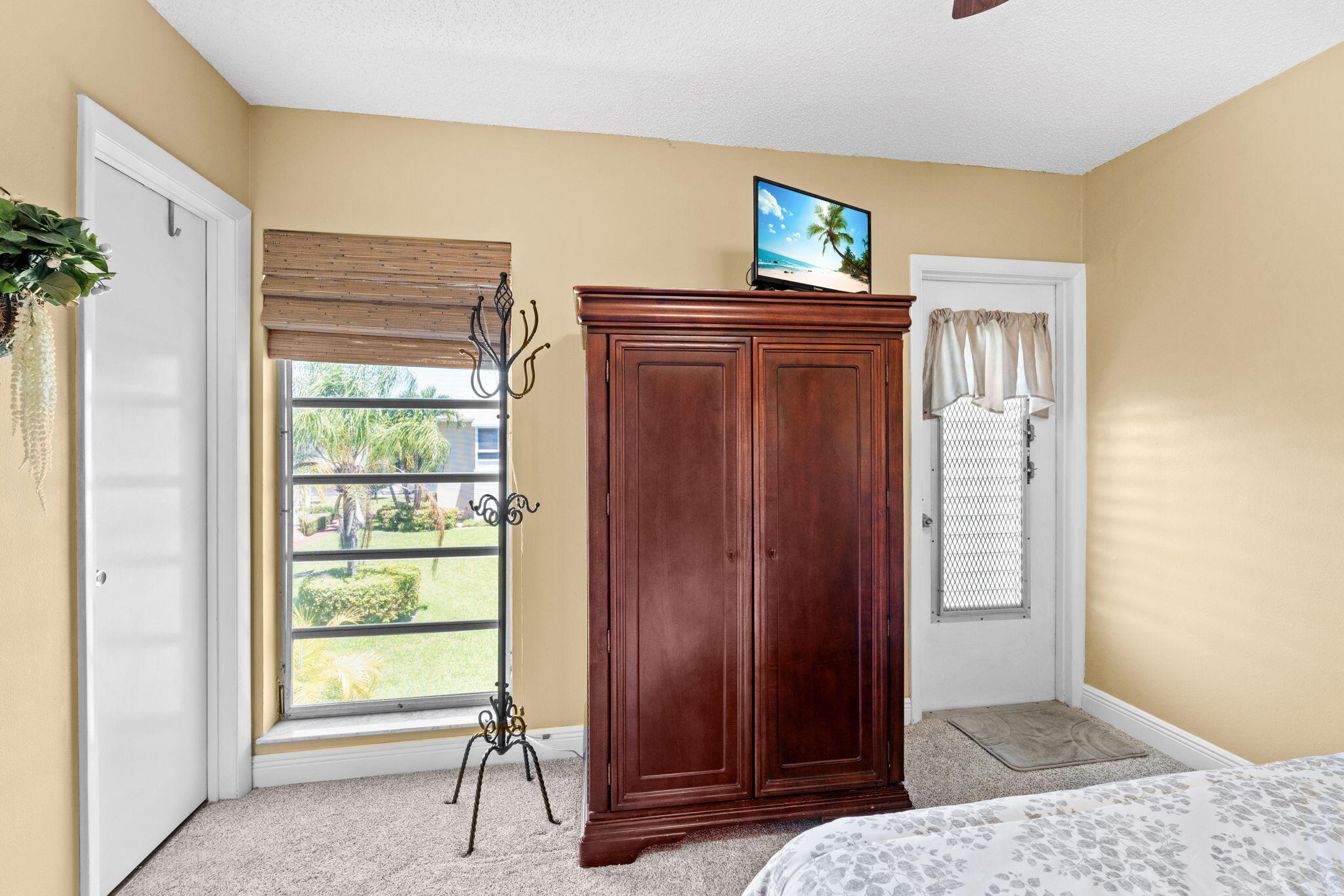 FOUR SEA SUNS CONDOMINIUM - Residential