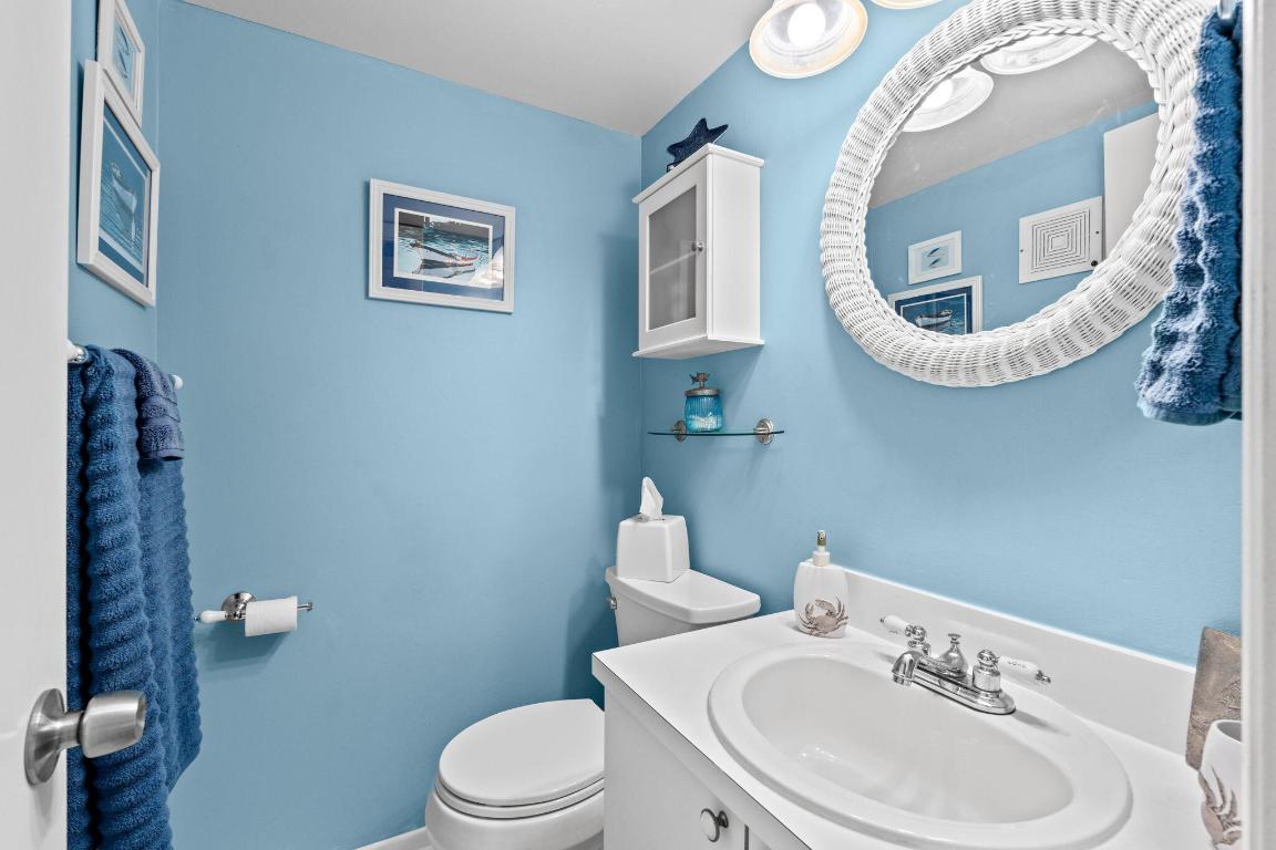 FOUR SEA SUNS CONDOMINIUMS PARCELS 1 TO 10 IN POST - Residential