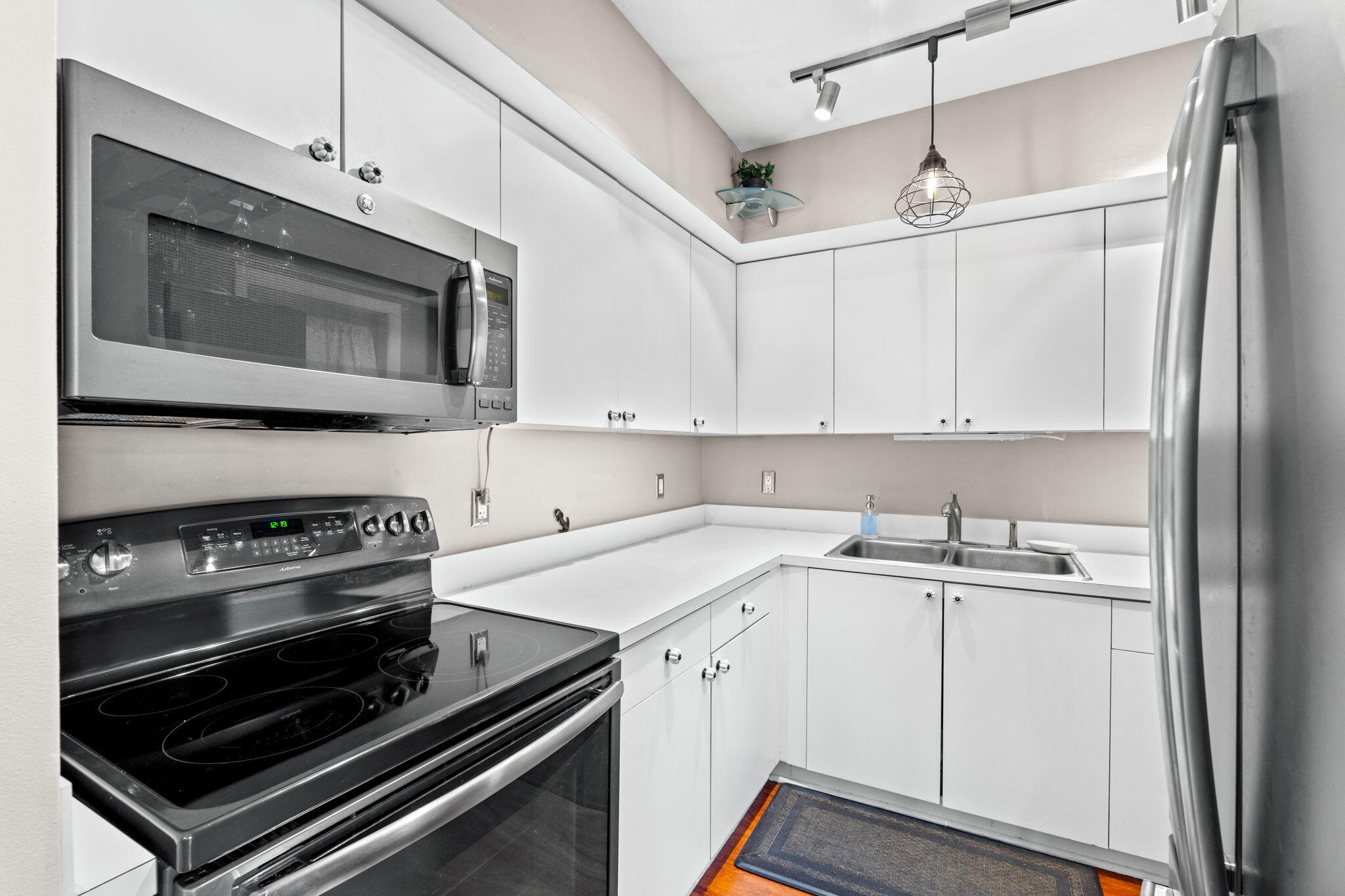 FOUR SEA SUNS CONDOMINIUM - Residential