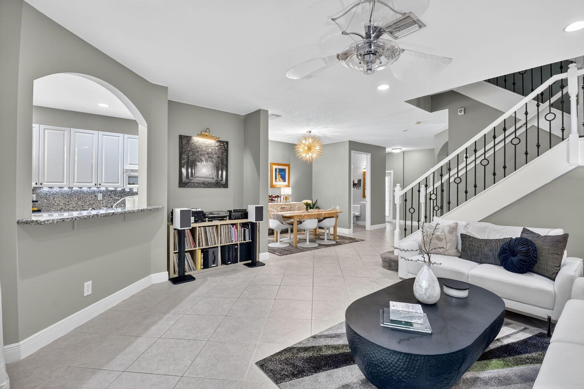 Las Brisas - Residential