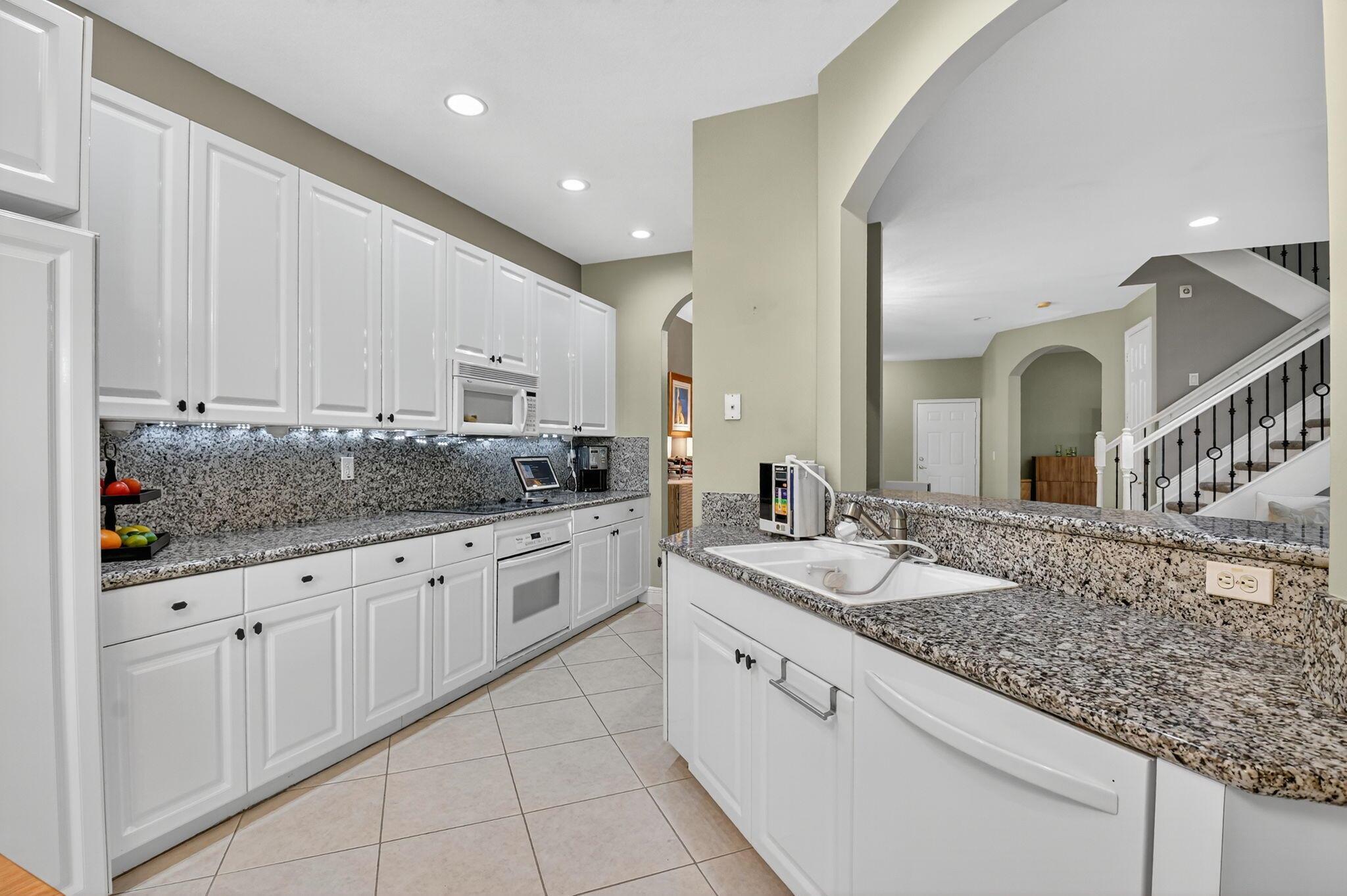 Las Brisas - Residential