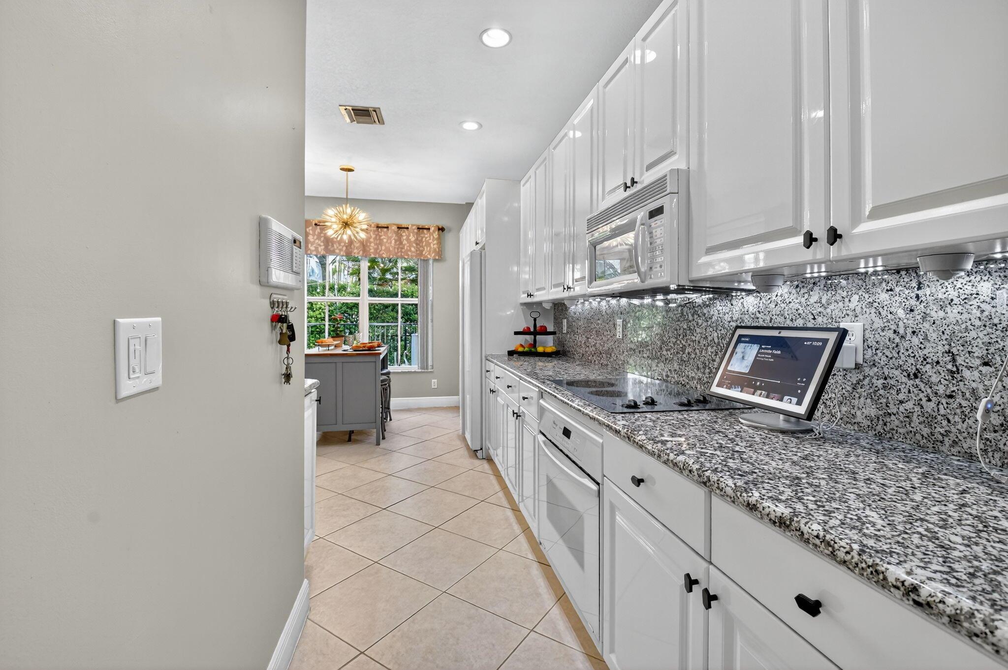 Las Brisas - Residential