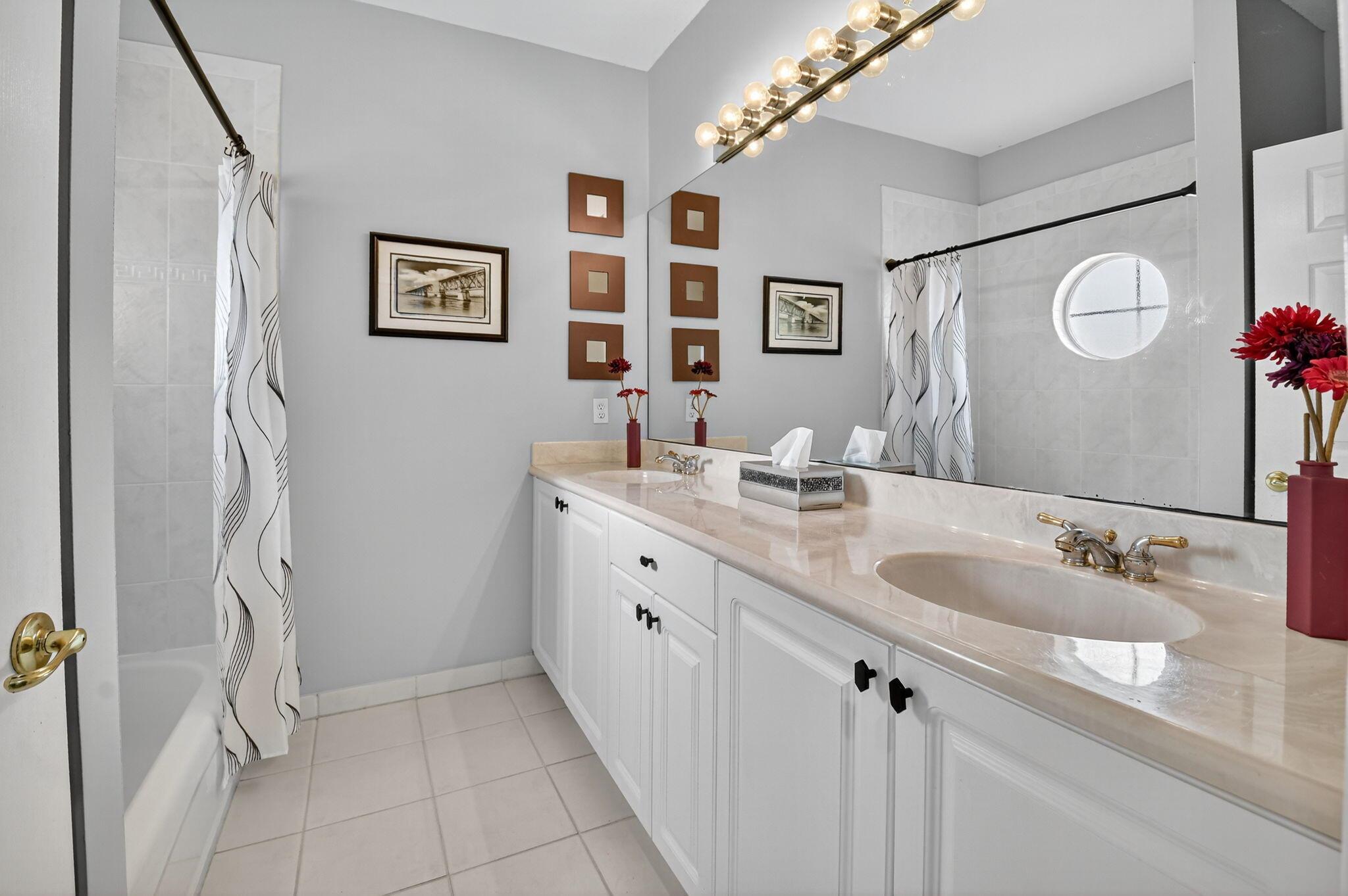 Las Brisas - Residential