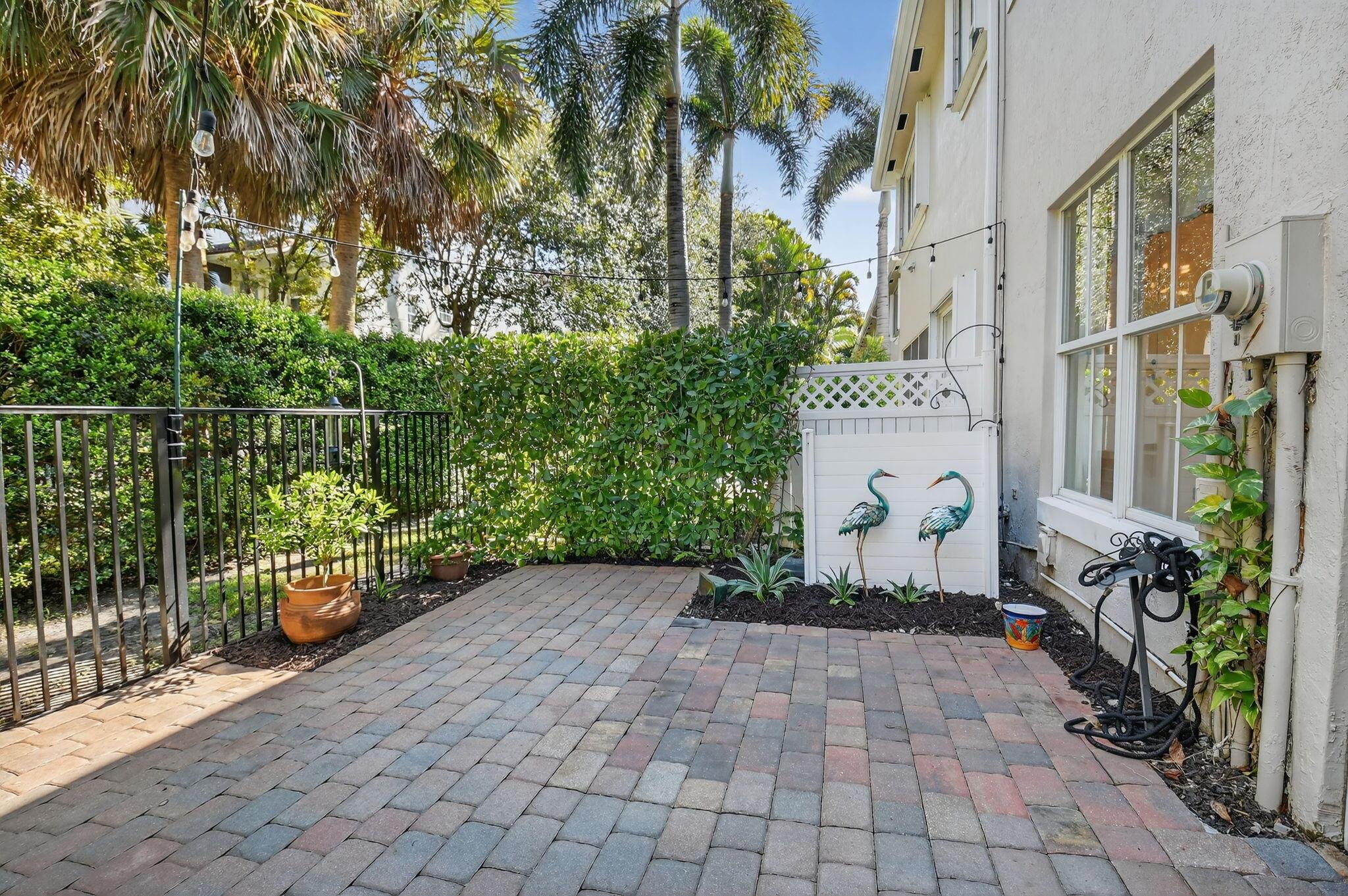 Las Brisas - Residential