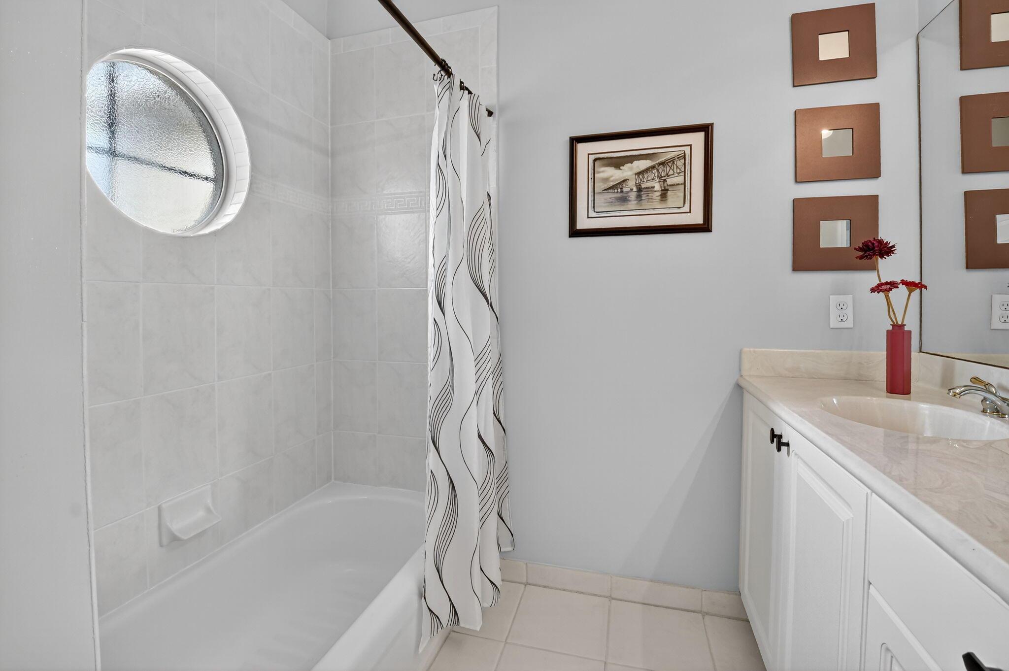 Las Brisas - Residential