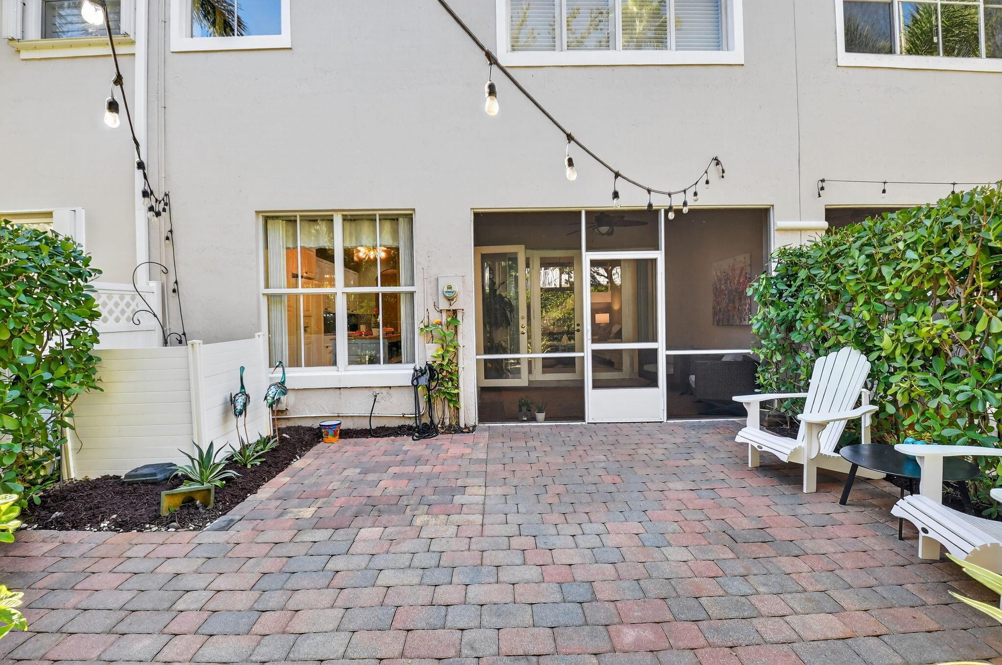 Las Brisas - Residential