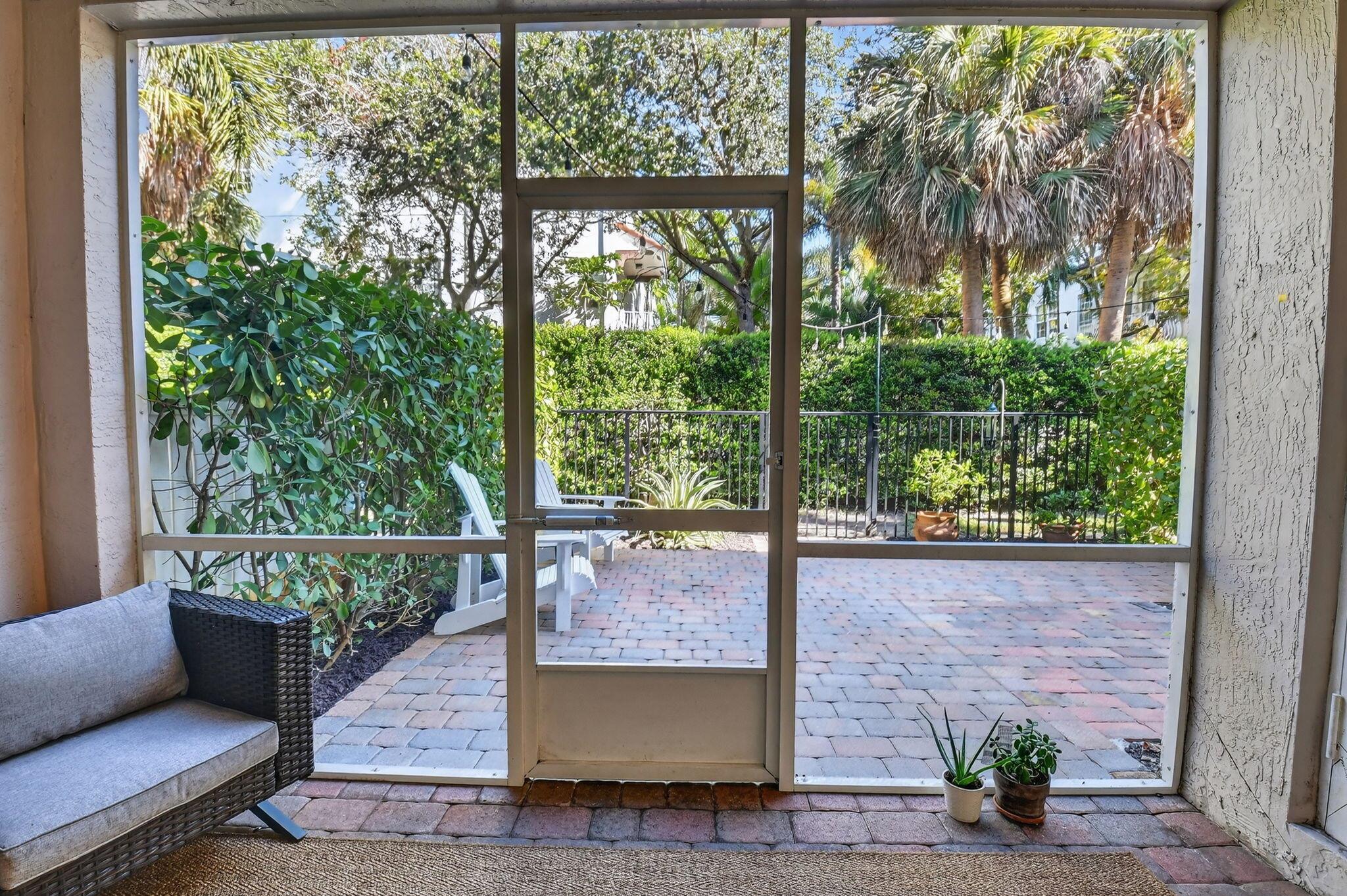 Las Brisas - Residential