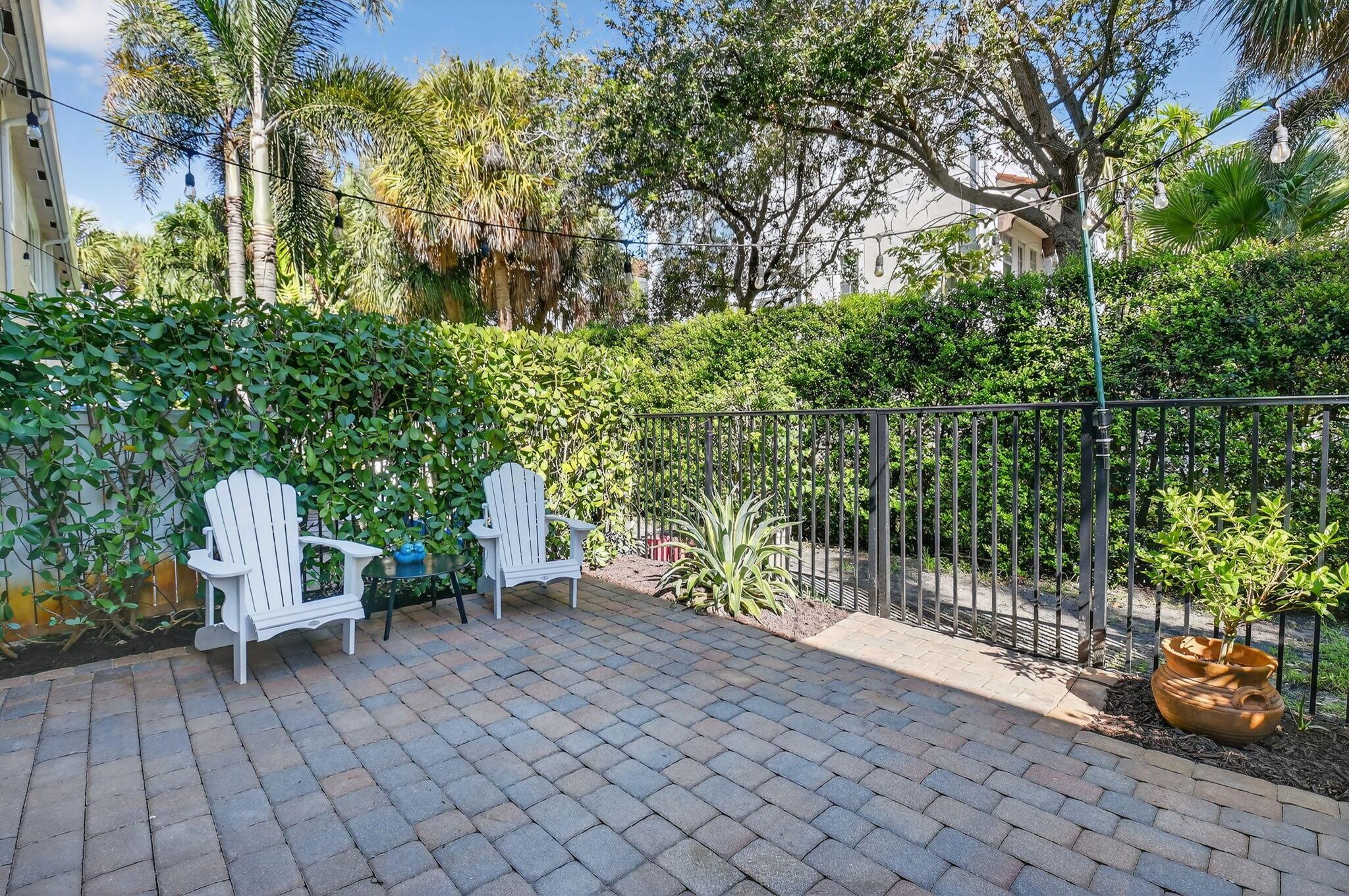 Las Brisas - Residential