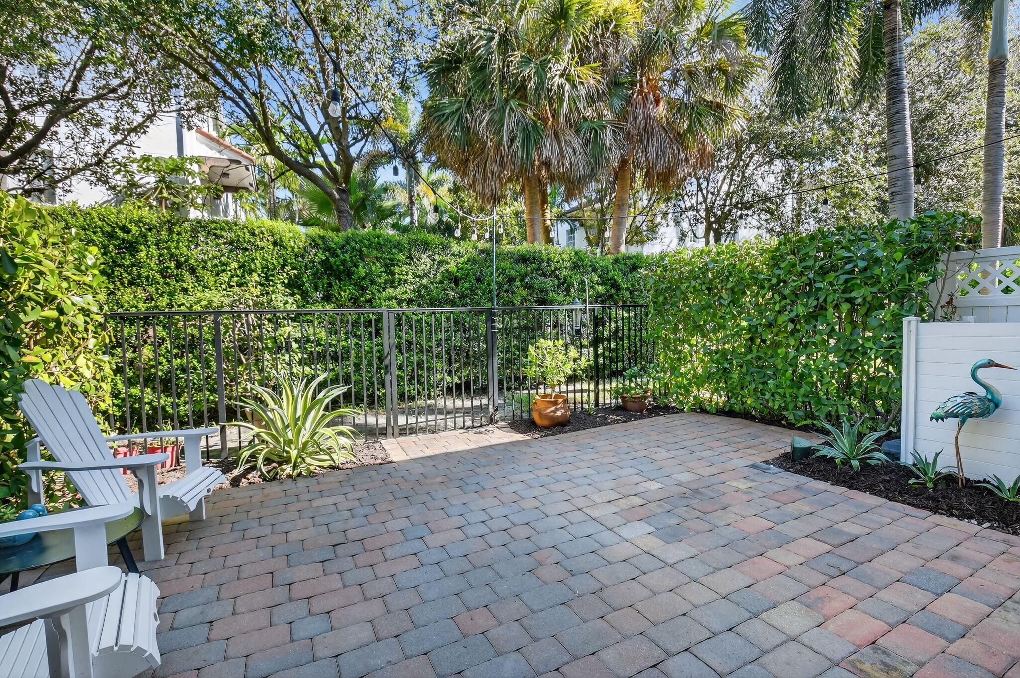 Las Brisas - Residential