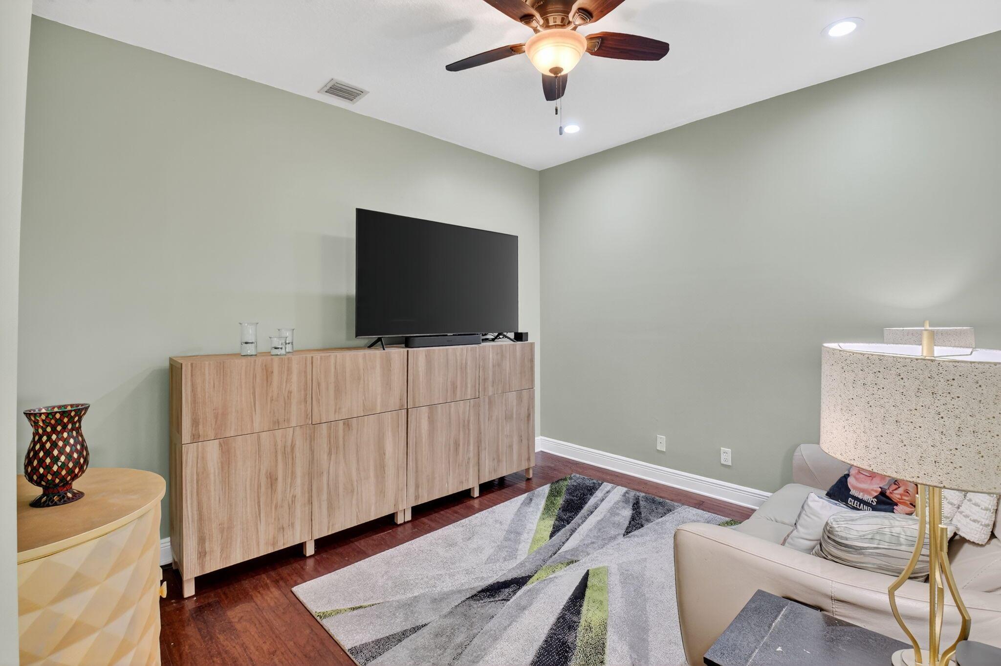 Las Brisas - Residential