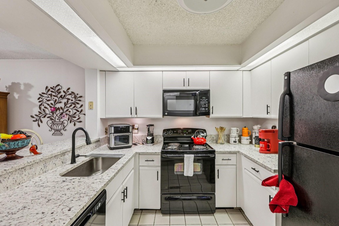 LAKEVIEW HOMES - Residential