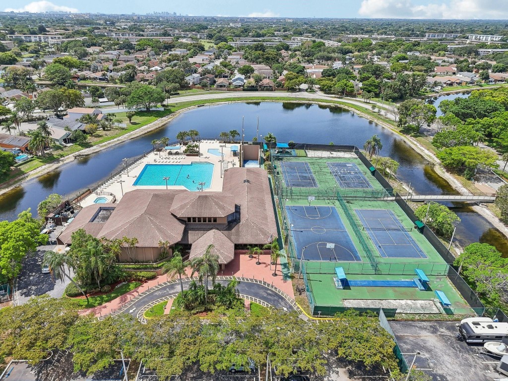 LAKEVIEW HOMES - Residential