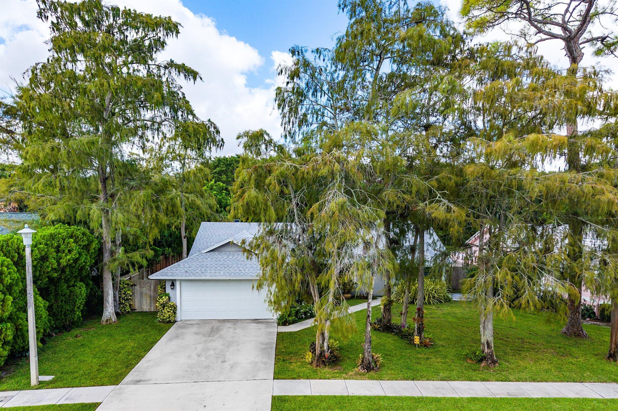 SUGAR POND MANOR OF WELLI - Residential Lease