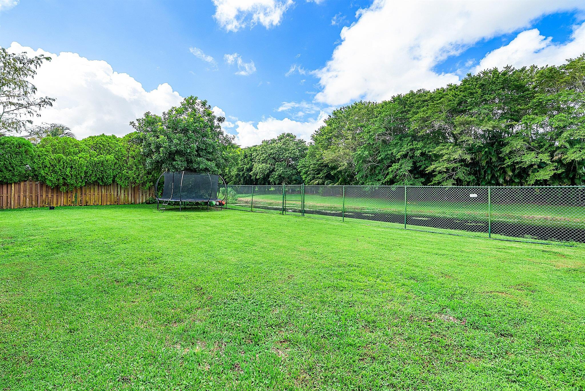 SUGAR POND MANOR OF WELLI - Residential Lease